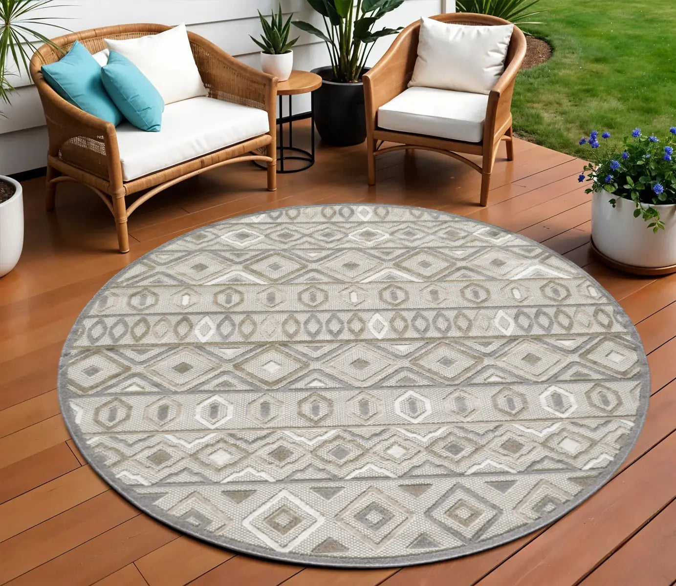 8' Round Gray And Ivory Round Southwestern Stain Resistant Indoor Outdoor Area Rug Homeroots Outdoor