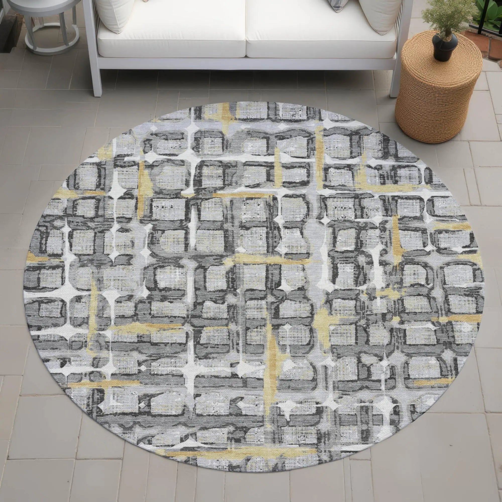 8' Silver And Gray Round Geometric Washable Indoor Outdoor Area Rug Homeroots Outdoor