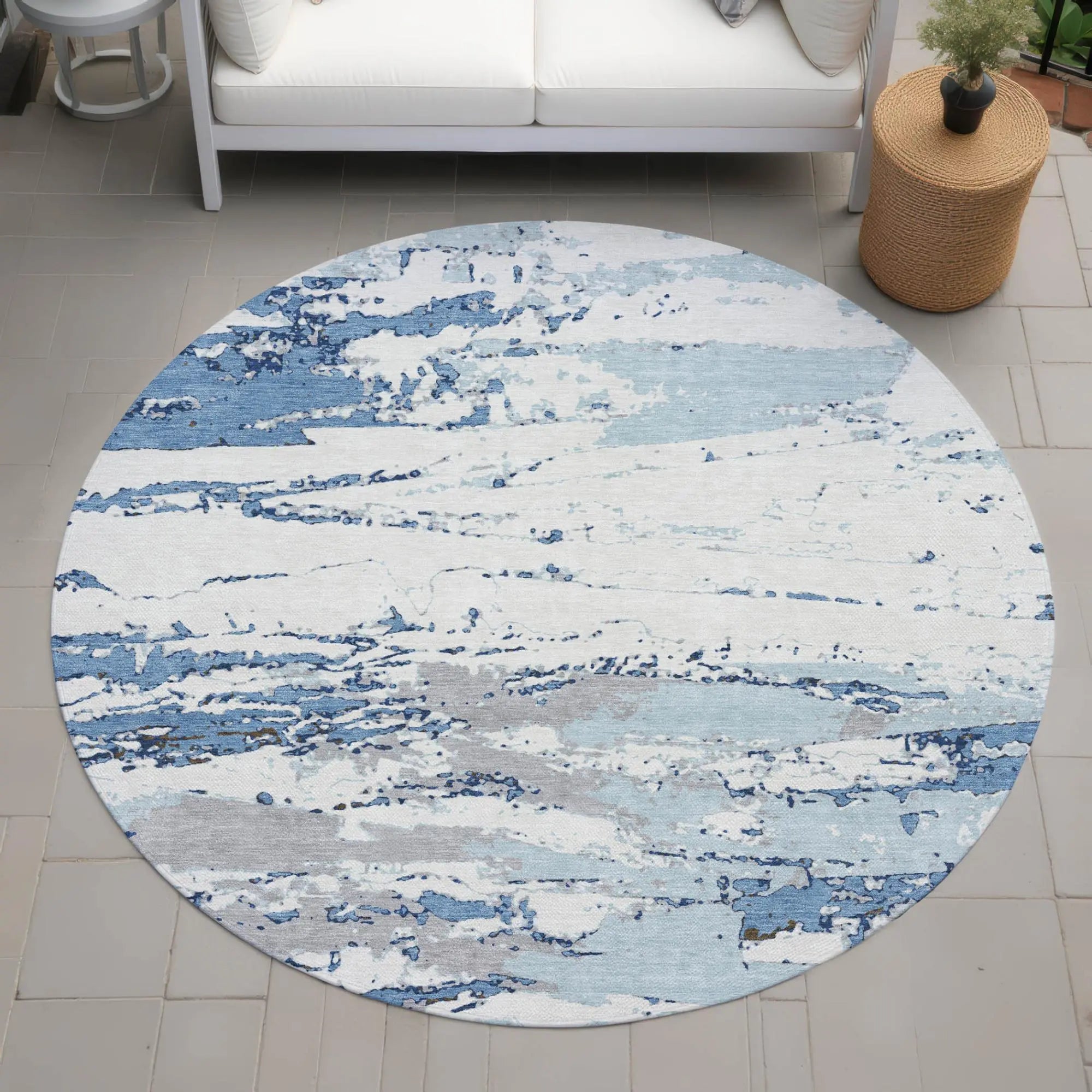 8' Sky Blue And Blue Round Abstract Washable Indoor Outdoor Area Rug Homeroots Outdoor