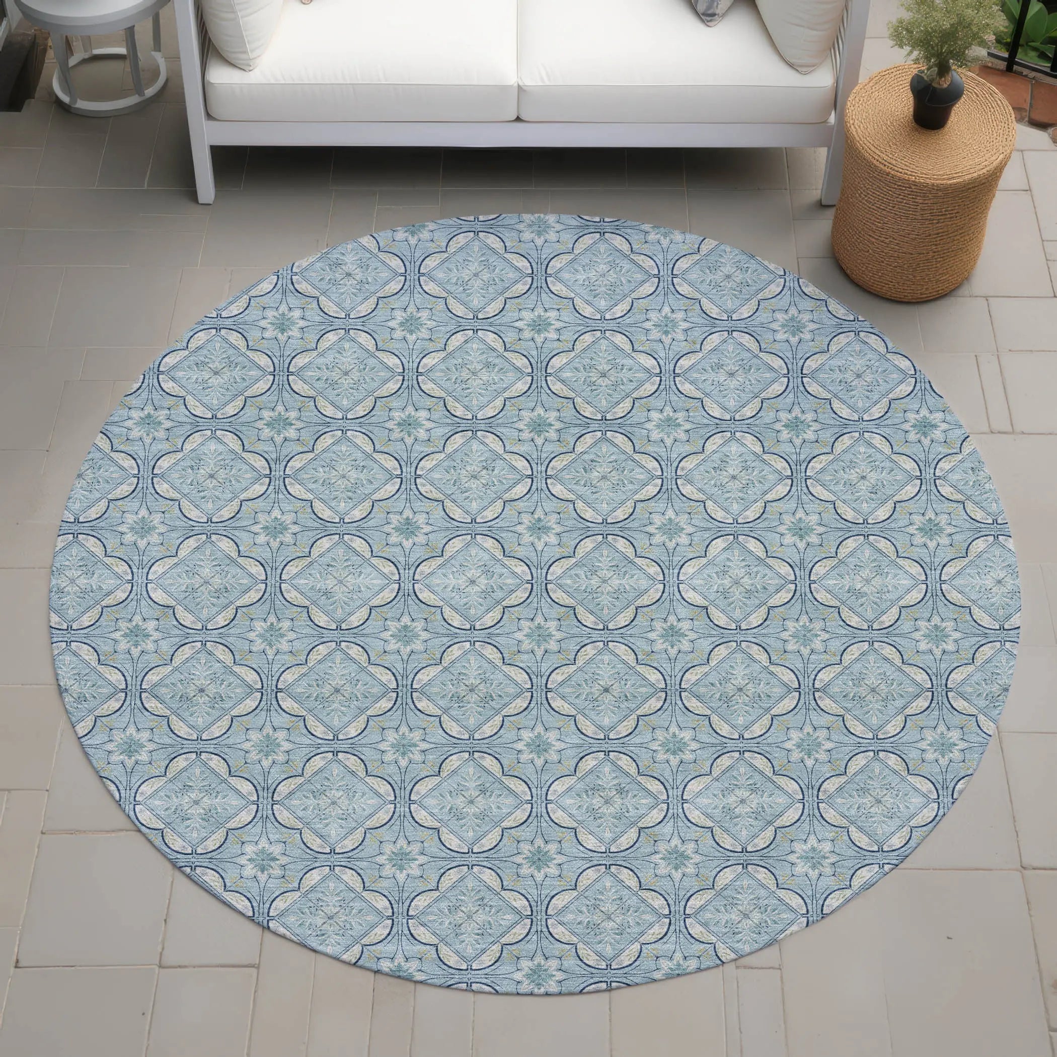 8' Sky Blue And Blue Round Geometric Washable Indoor Outdoor Area Rug Homeroots Outdoor