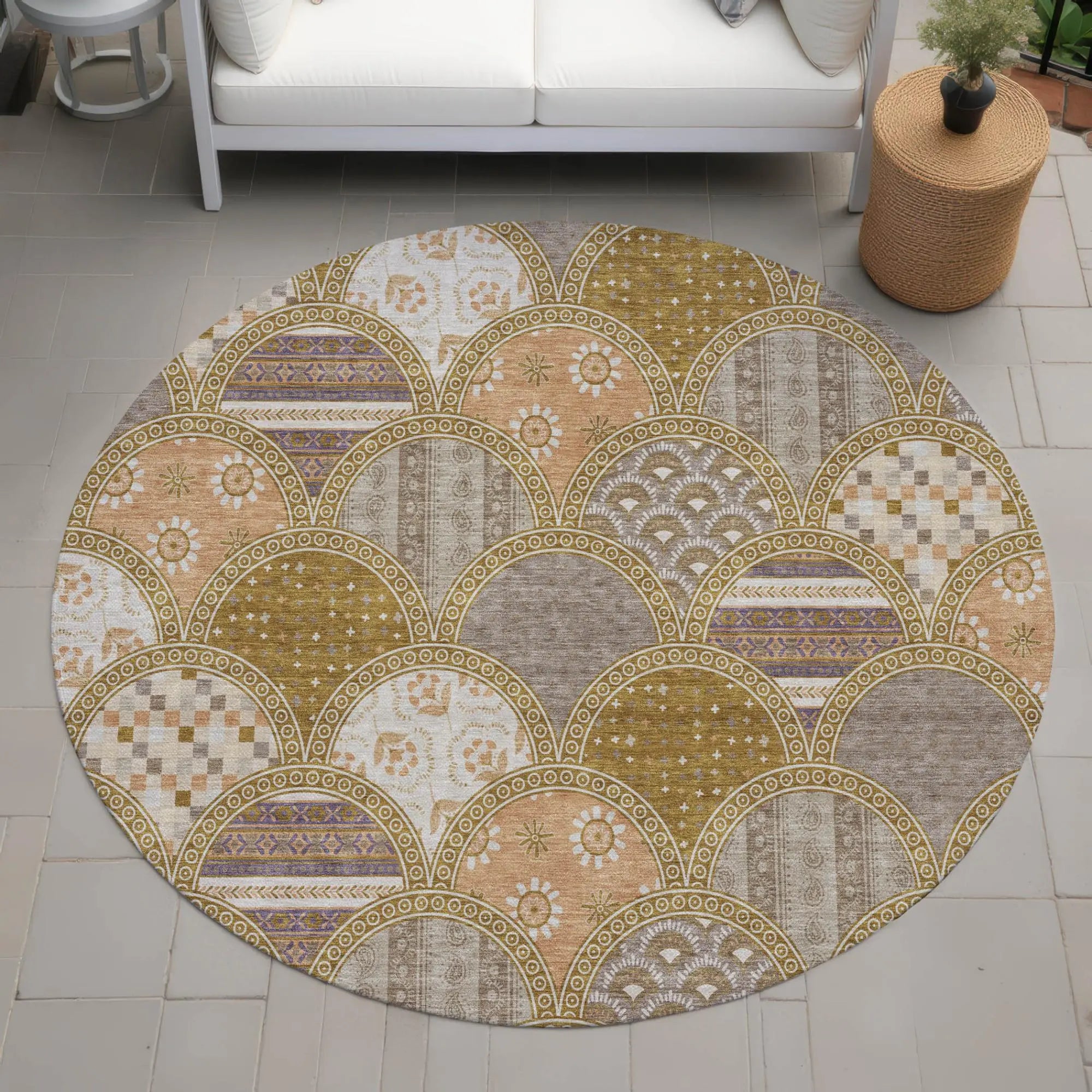8' Walnut And Gold Round Geometric Washable Indoor Outdoor Area Rug Homeroots Outdoor