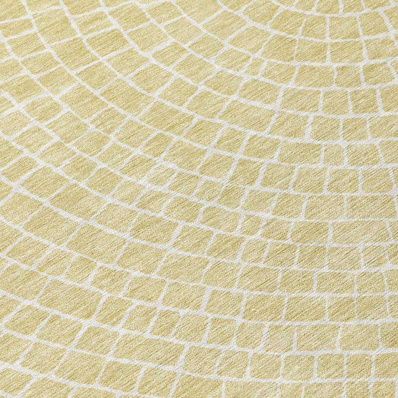 8' Wheat And Ivory Round Geometric Washable Indoor Outdoor Area Rug Homeroots Outdoor