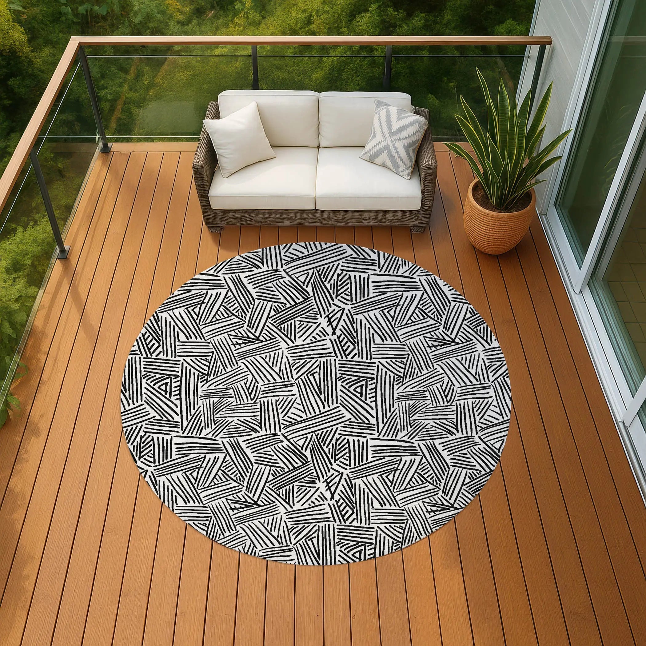8' White And Beige Round Geometric Washable Indoor Outdoor Area Rug Homeroots Outdoor