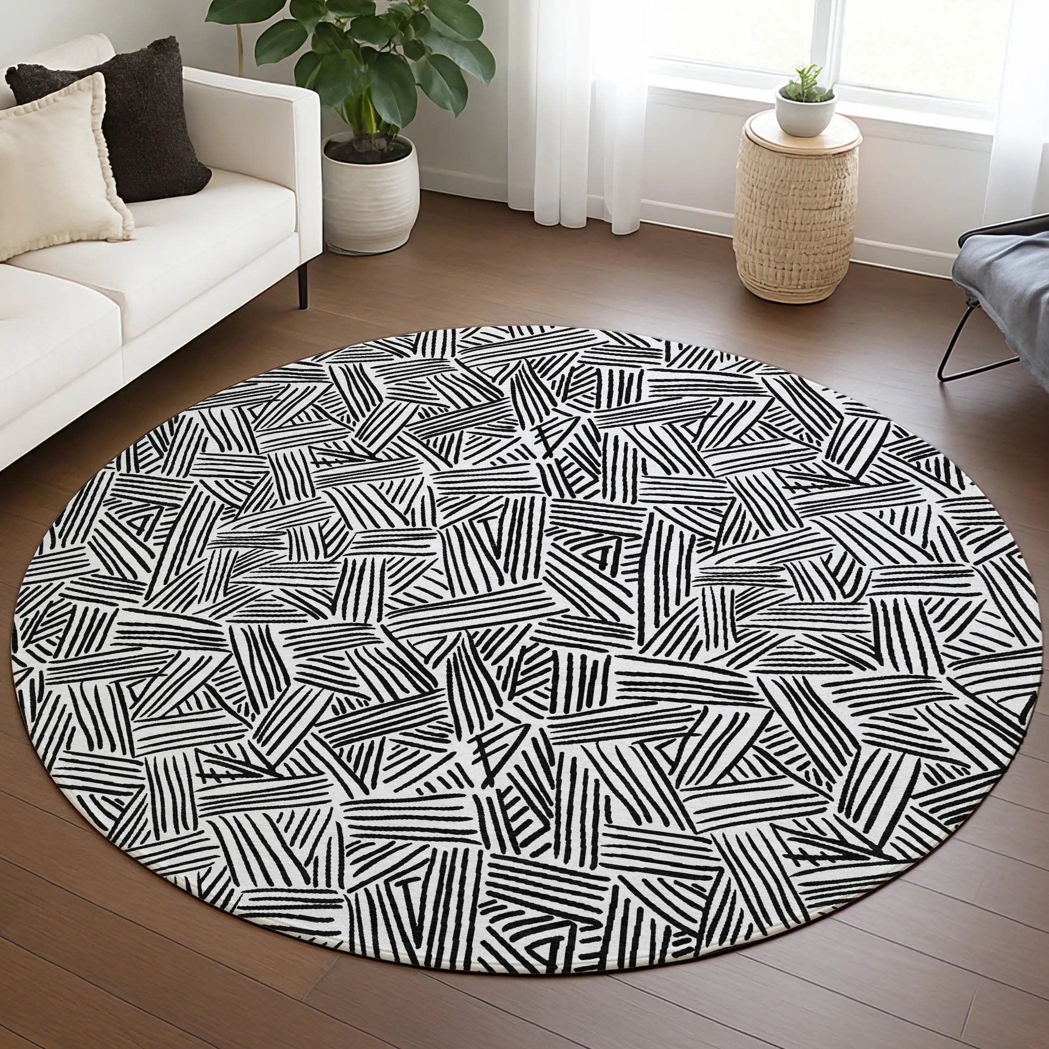 8' White And Beige Round Geometric Washable Indoor Outdoor Area Rug Homeroots Outdoor