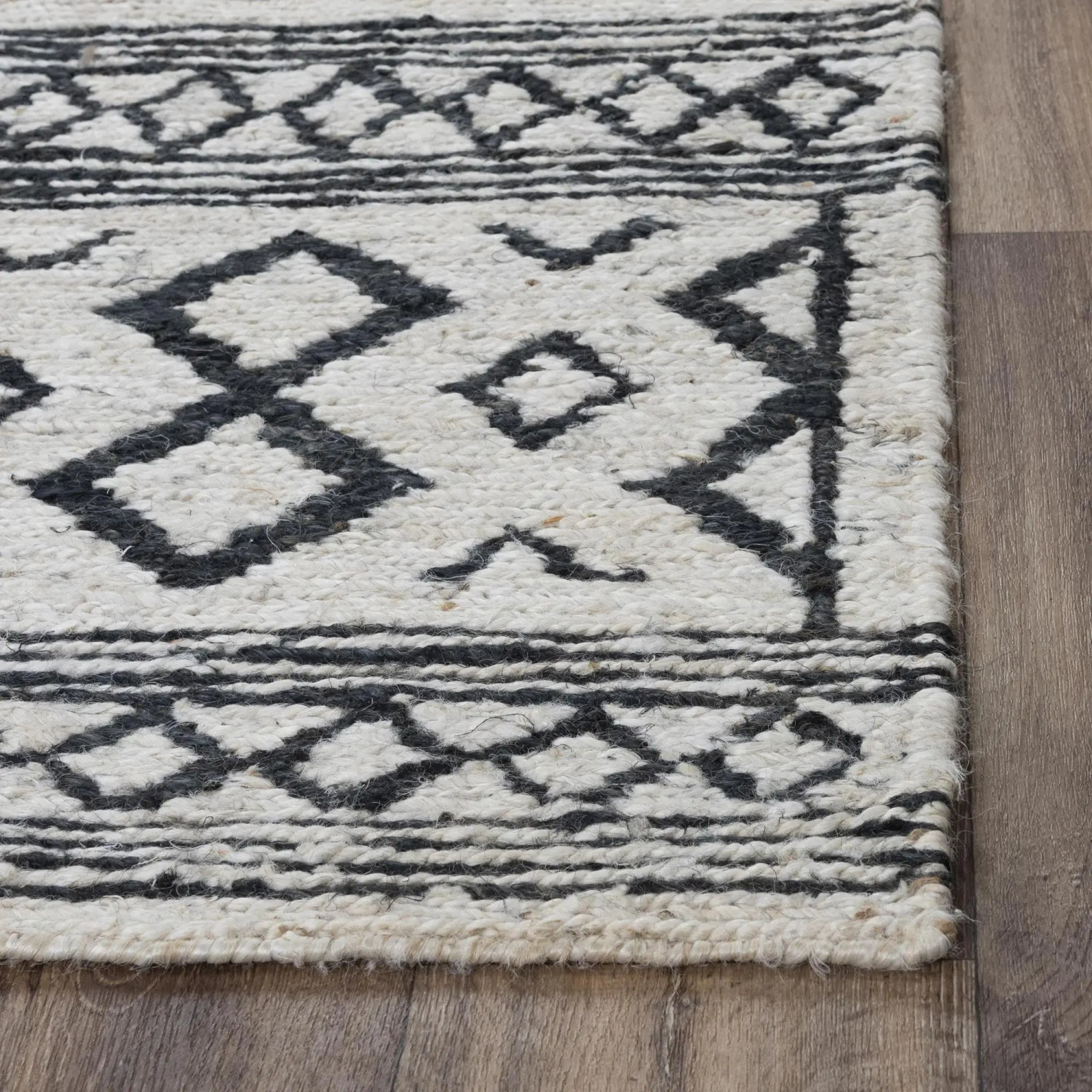 8' X 10' Beige And Black Jute Geometric Hand Woven Area Rug Homeroots Home Decor