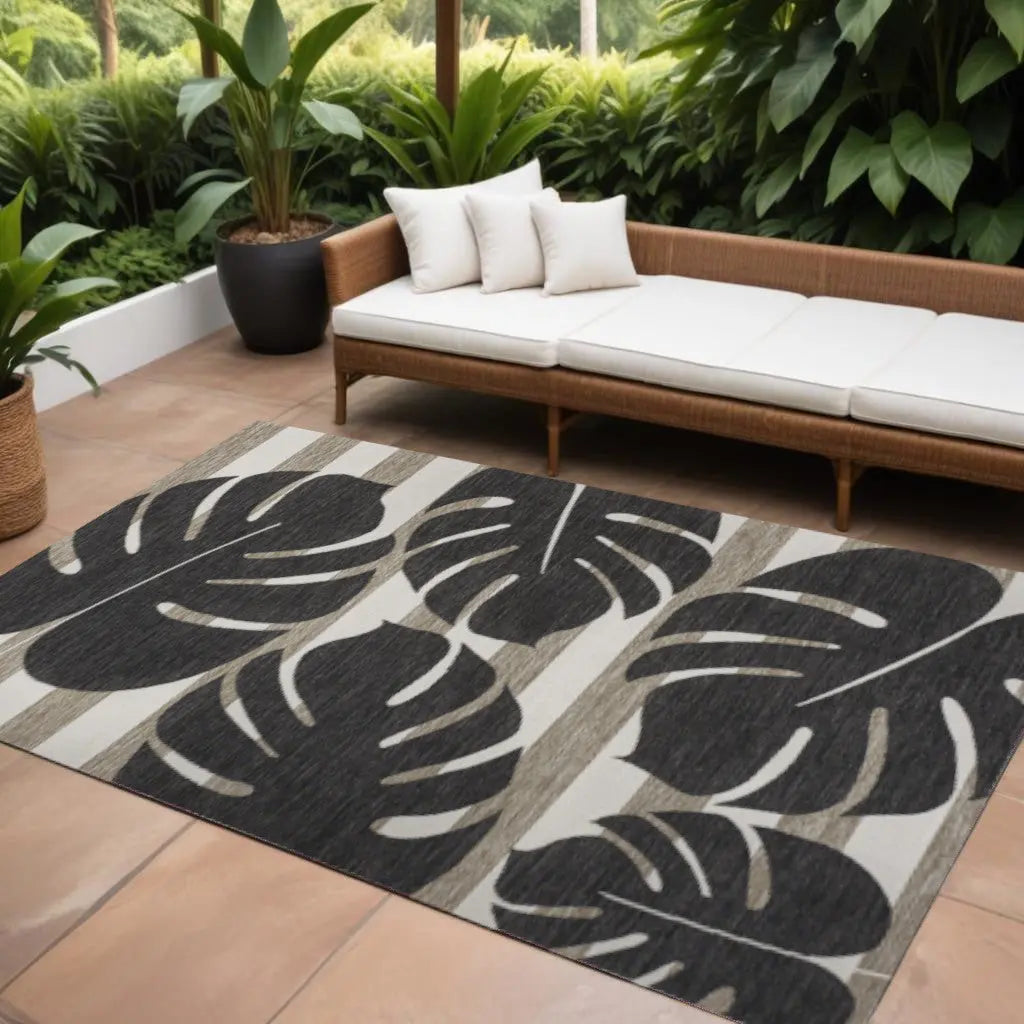 8' X 10' Black And Beige Floral Indoor Outdoor Area Rug Homeroots Outdoor
