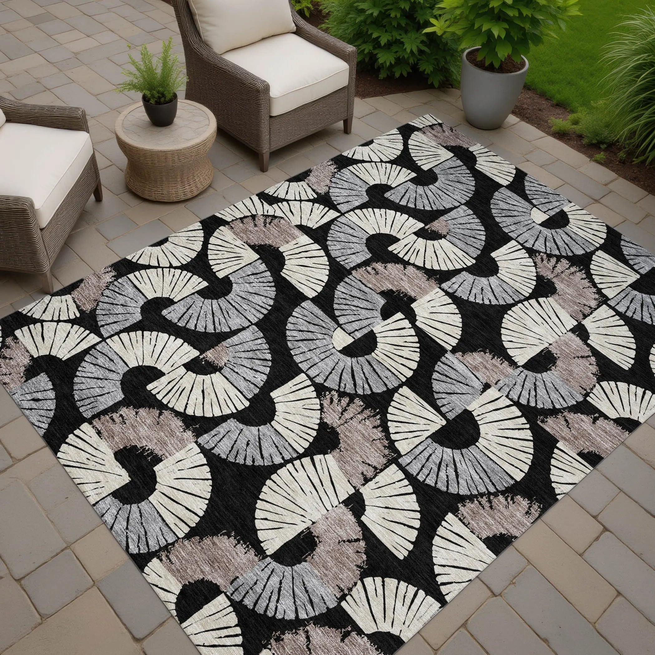 8' X 10' Black And Beige Geometric Washable Indoor Outdoor Area Rug Homeroots Outdoor