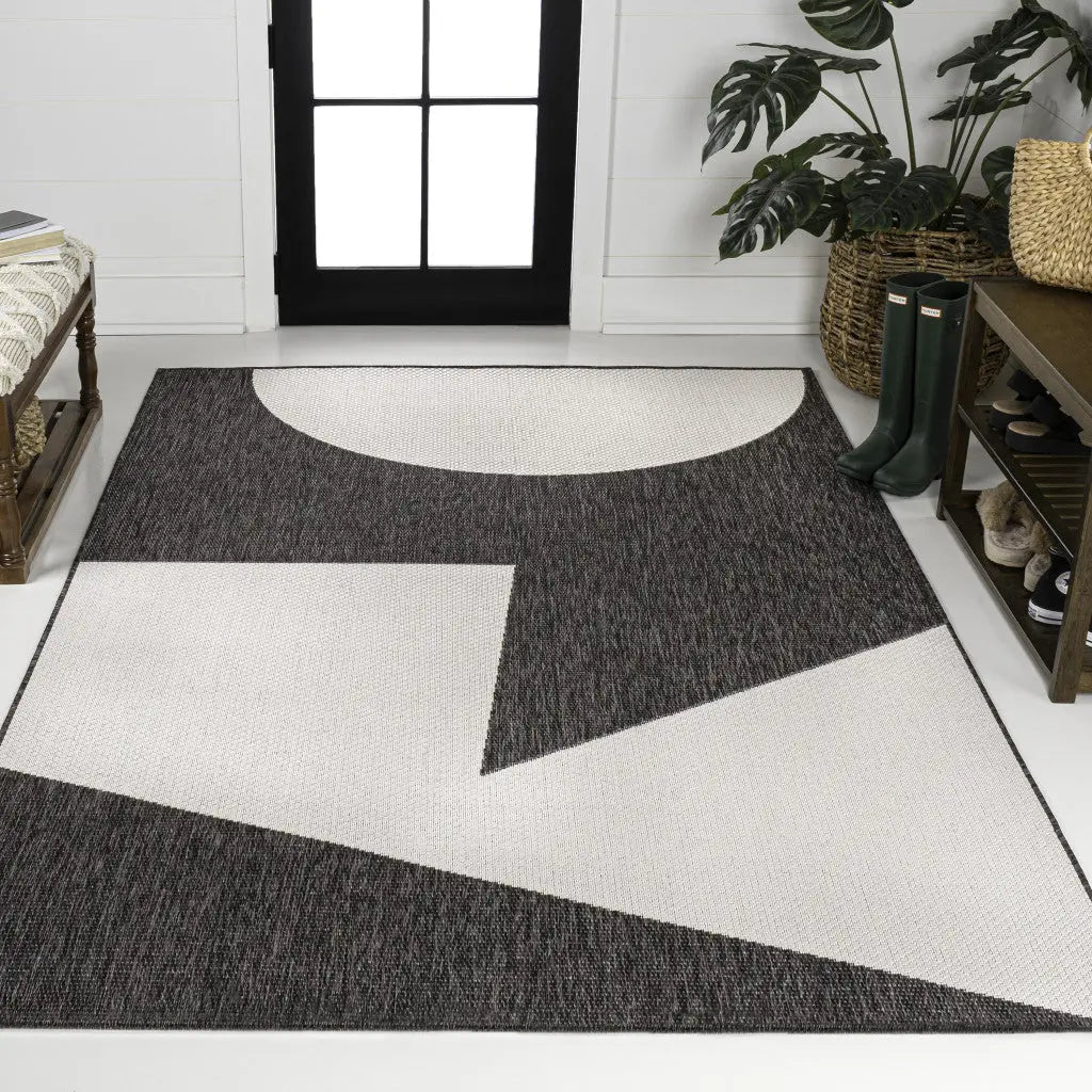 8' X 10' Black And Cream Geometric Indoor Outdoor Area Rug Homeroots Outdoor