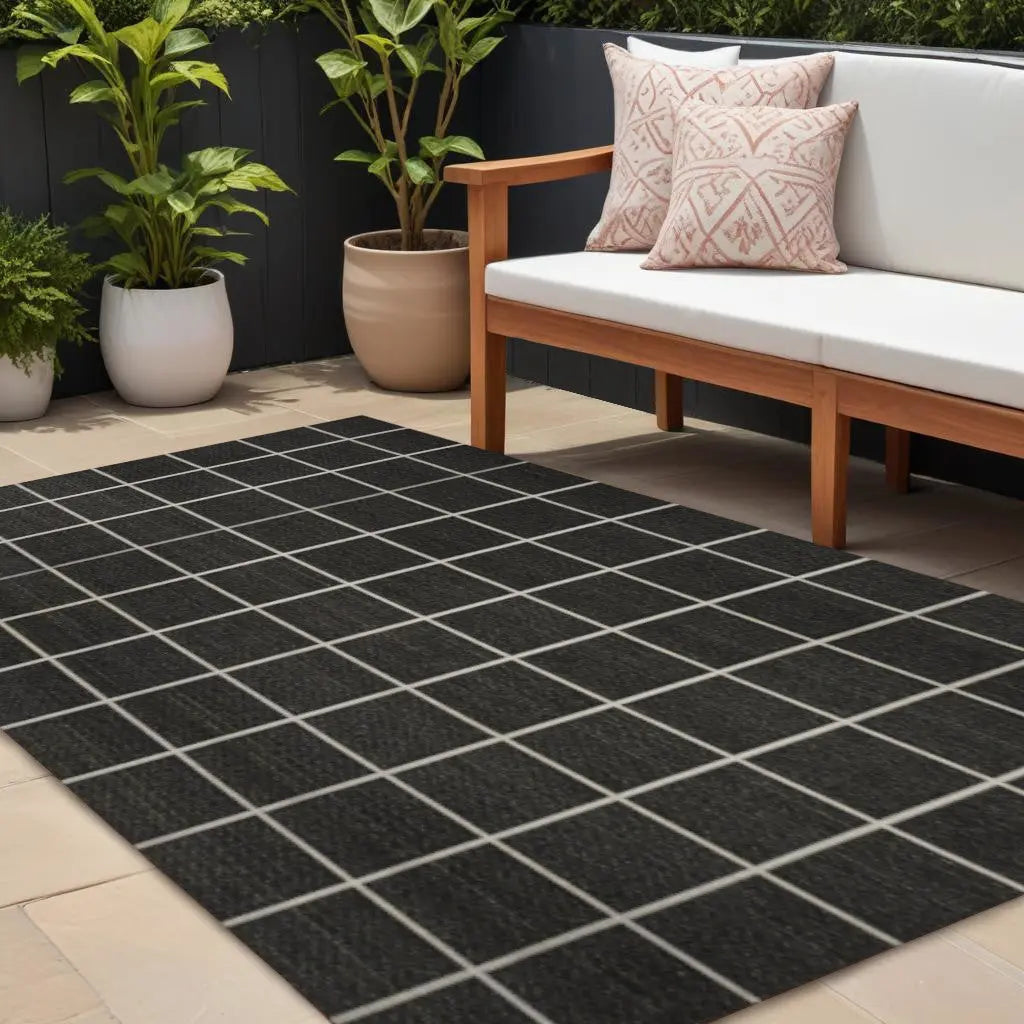 8' X 10' Dark Gray And Cream Plaid Indoor Outdoor Area Rug Homeroots Outdoor