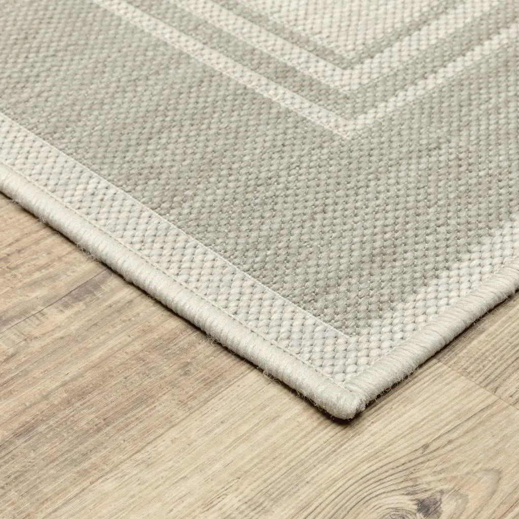 8' X 10' Gray And Ivory Indoor Outdoor Area Rug Homeroots Outdoor
