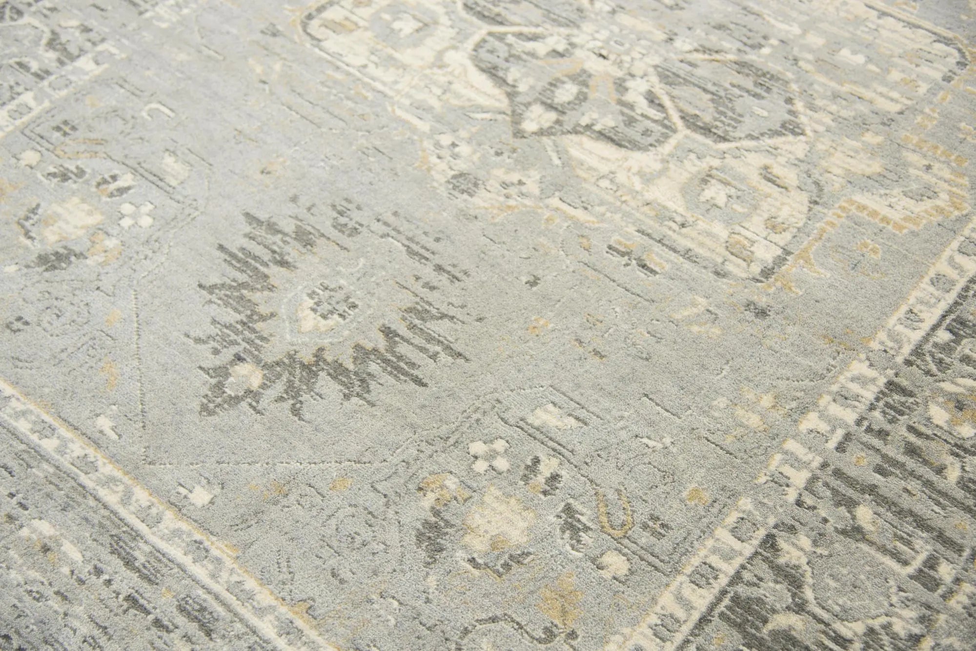 8' X 10' Gray Charcoal And Cream New Zealand Lambs Wool Oriental Hand Carved Handmade Area Rug Homeroots Home Decor