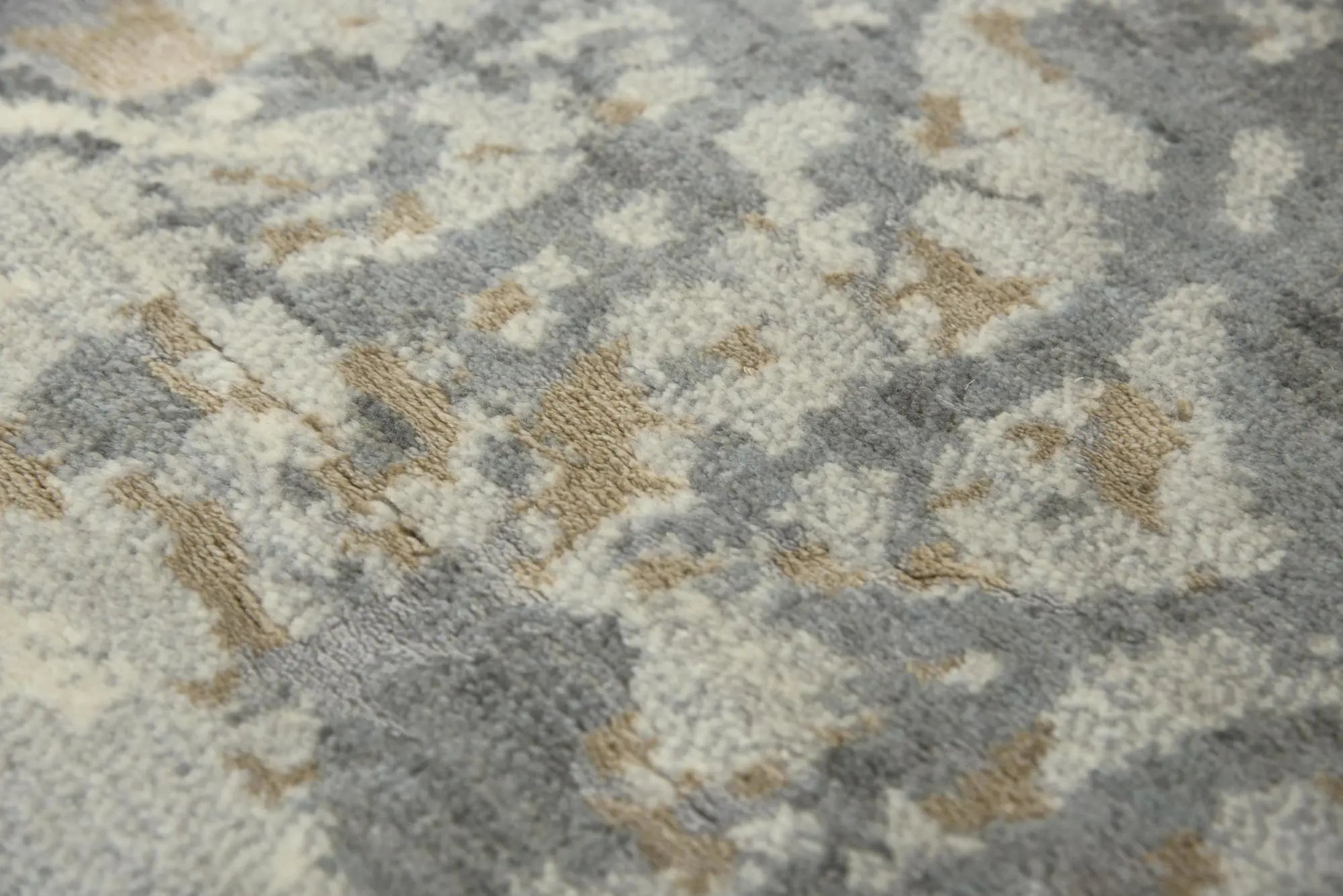 8' X 10' Gray Light Gray Beige And Ivory New Zealand Lambs Wool Abstract Hand Carved Handmade Area Rug Homeroots Home Decor