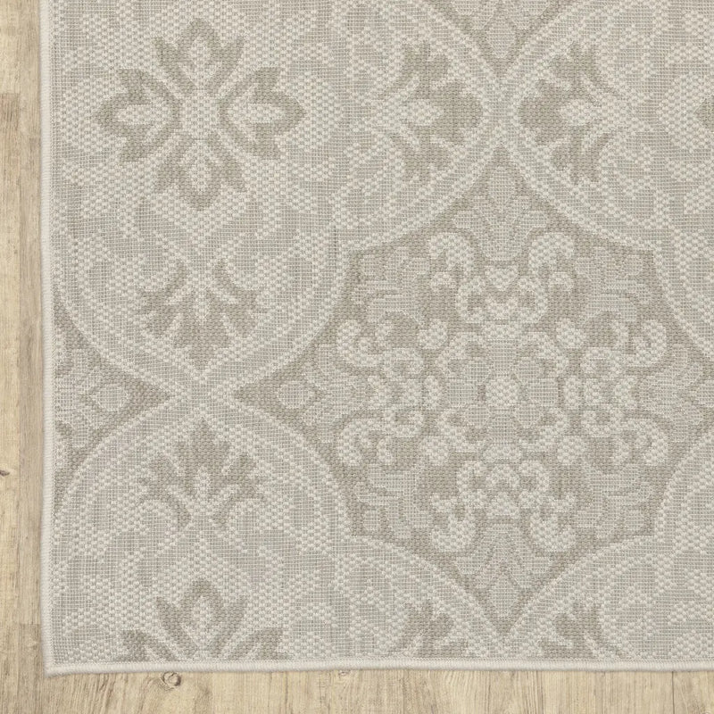8' X 10' Gray and Ivory Floral Stain Resistant Indoor Outdoor Area Rug Homeroots Outdoor