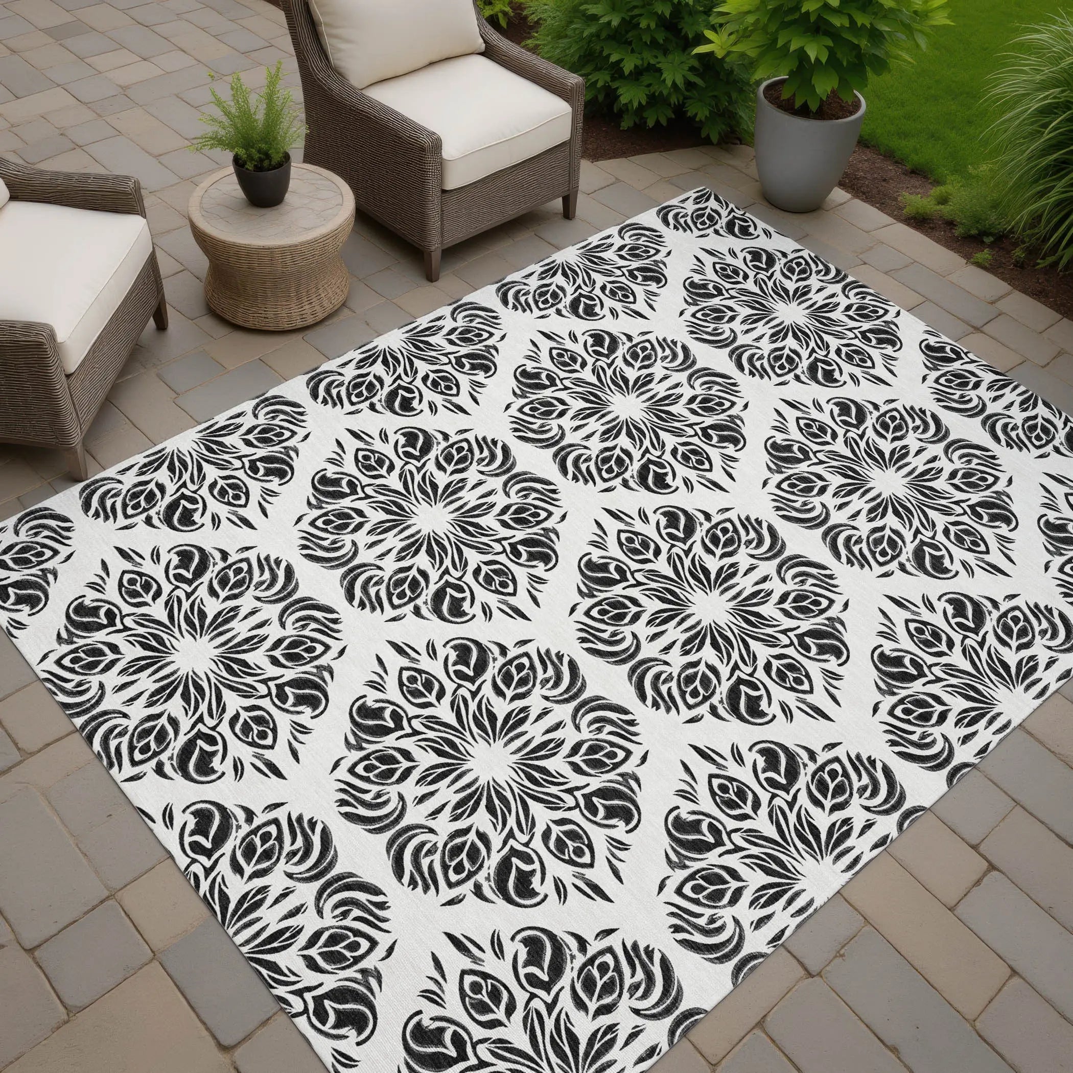 8' X 10' Ivory And Black Damask Washable Indoor Outdoor Area Rug Homeroots Outdoor