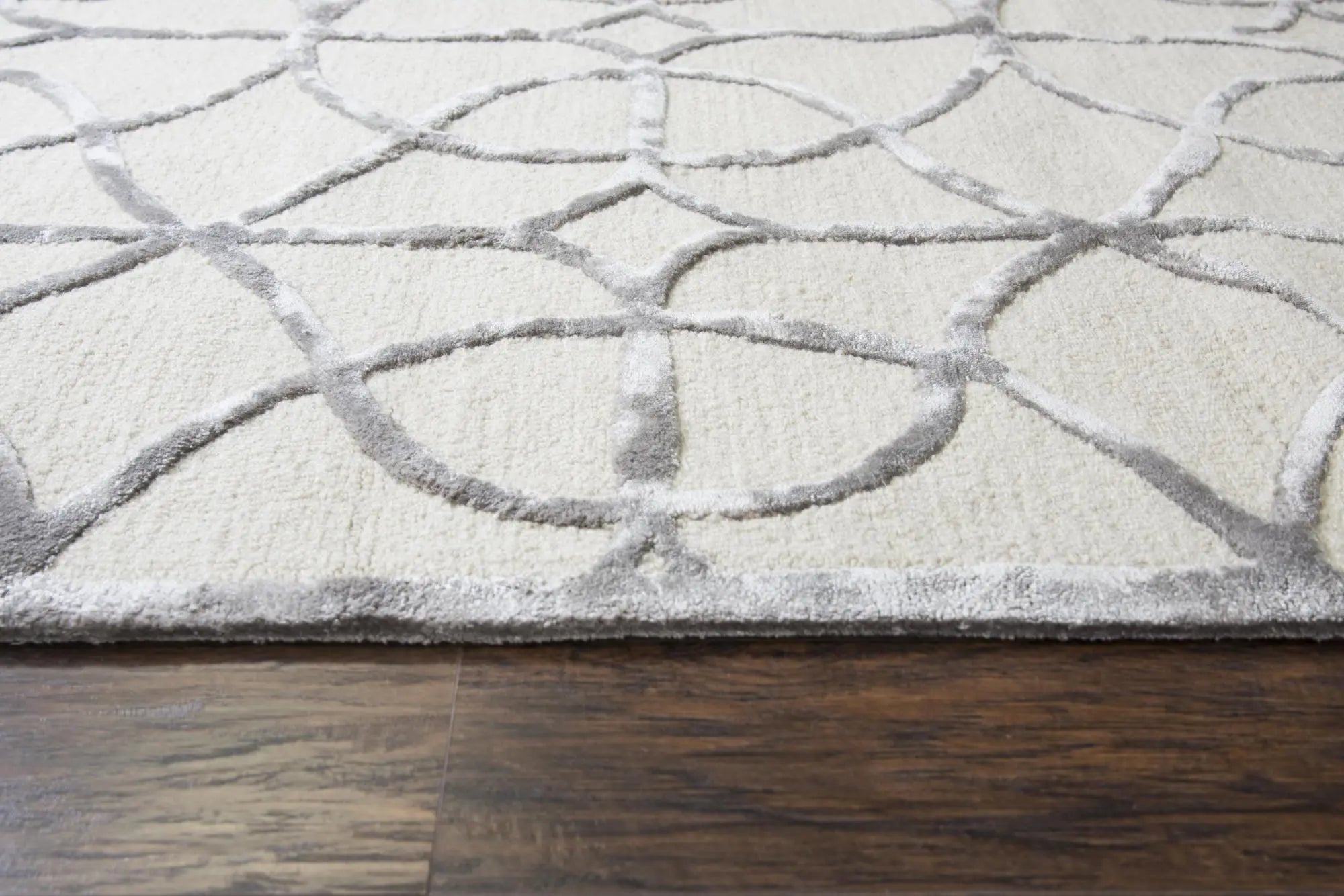 8' X 10' Ivory And Silver Wool Geometric Hand Tufted Area Rug Homeroots Home Decor