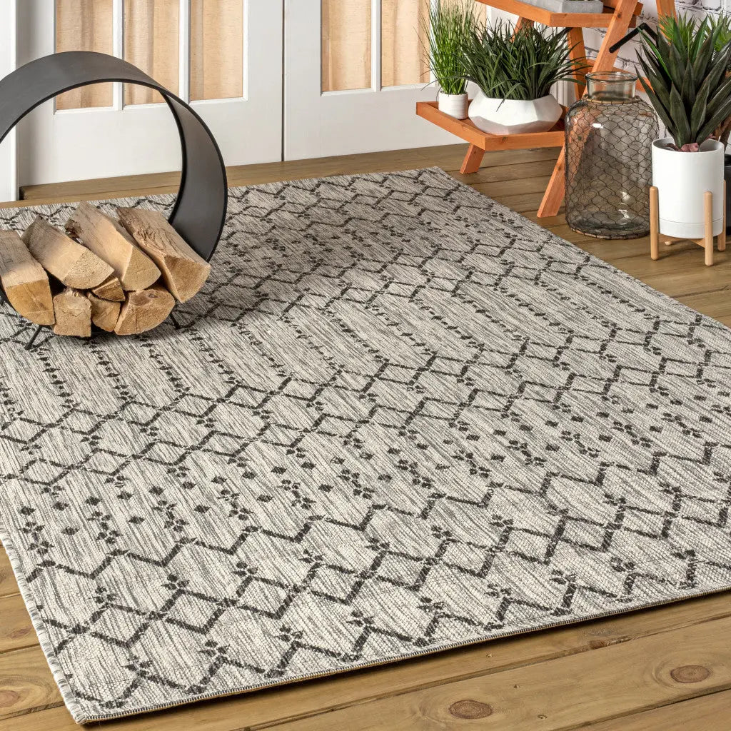 8' X 10' Light Gray And Black Trellis Indoor Outdoor Area Rug Homeroots Outdoor