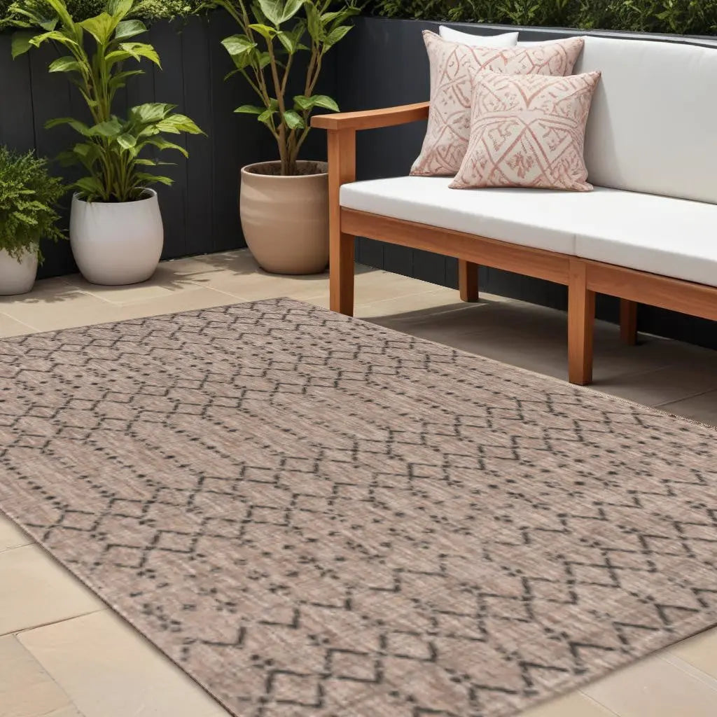 8' X 10' Natural And Black Trellis Indoor Outdoor Area Rug Homeroots Outdoor
