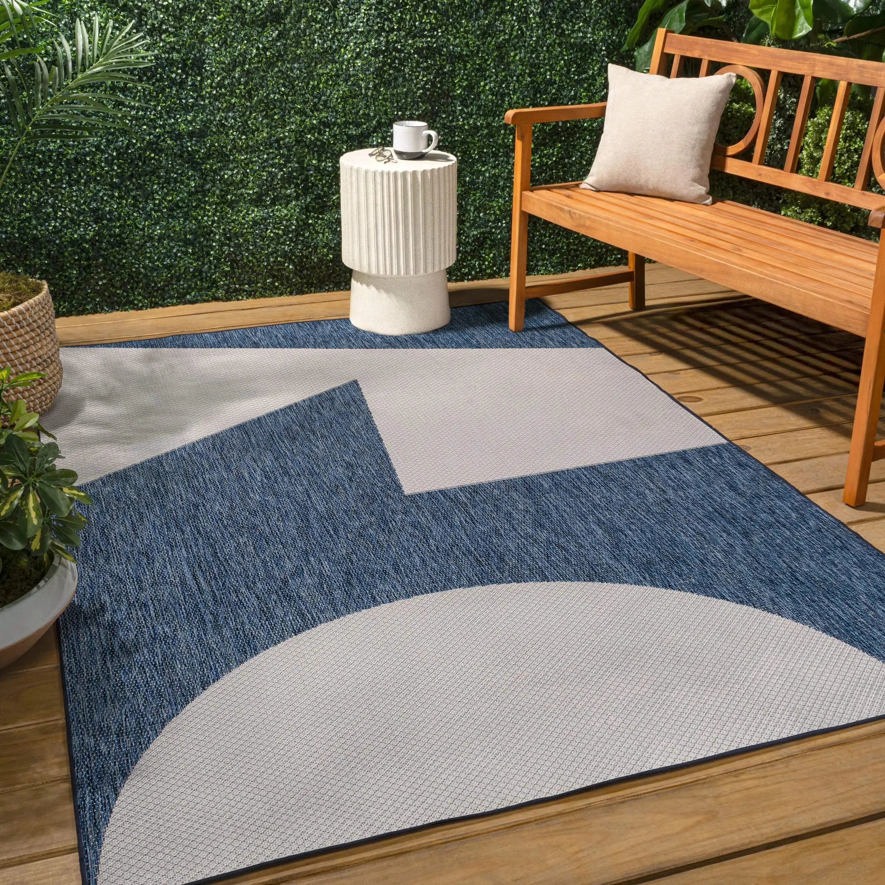 8' X 10' Navy Blue And Cream Geometric Indoor Outdoor Area Rug Homeroots Outdoor