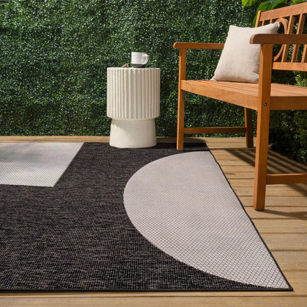8' X 10' Navy Blue And White Animal Print Indoor Outdoor Area Rug Homeroots Outdoor
