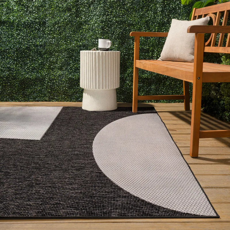 8' X 10' Navy Blue And White Animal Print Indoor Outdoor Area Rug Homeroots Outdoor