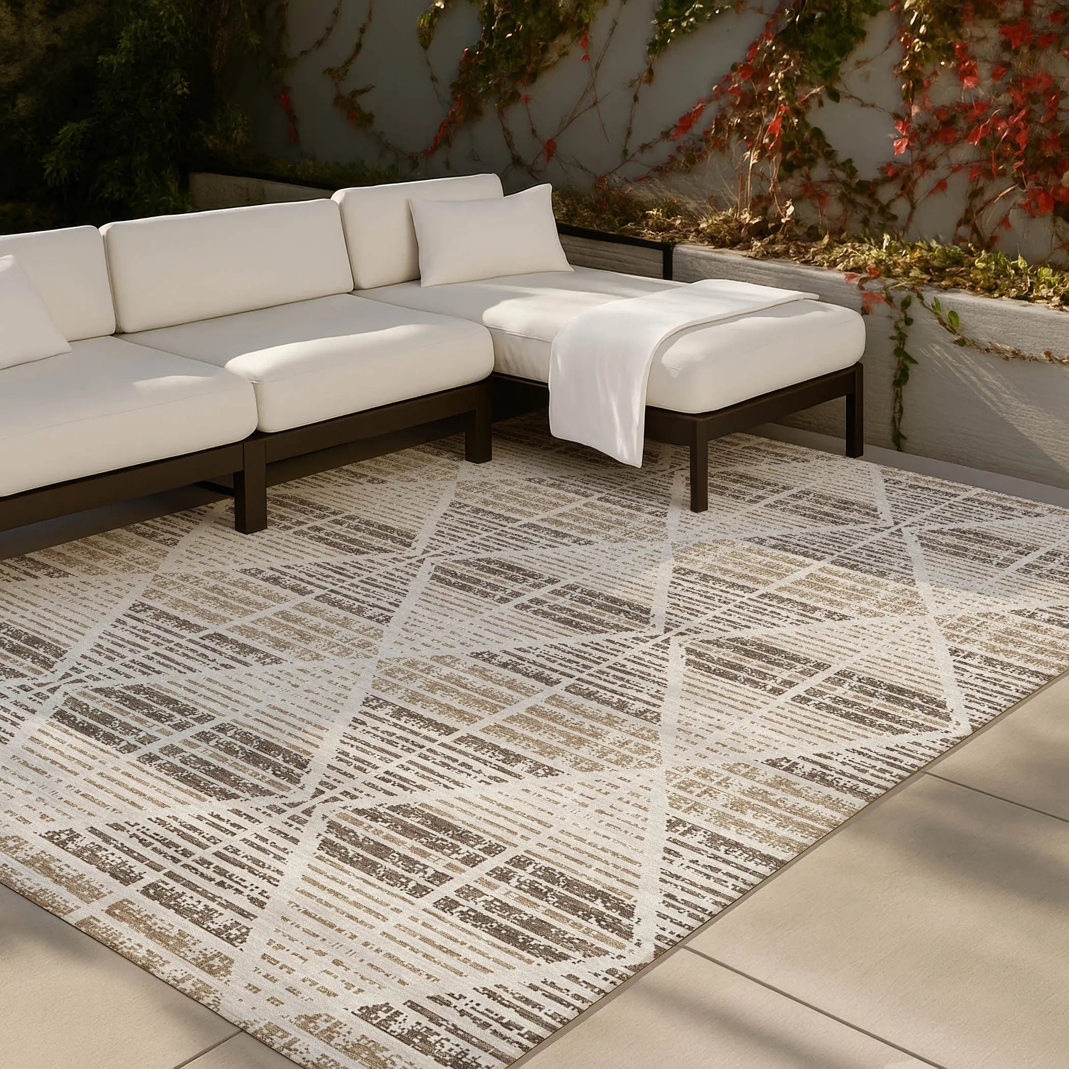 8' X 10' Pearl And Navy Blue Geometric Washable Indoor Outdoor Area Rug Homeroots Outdoor