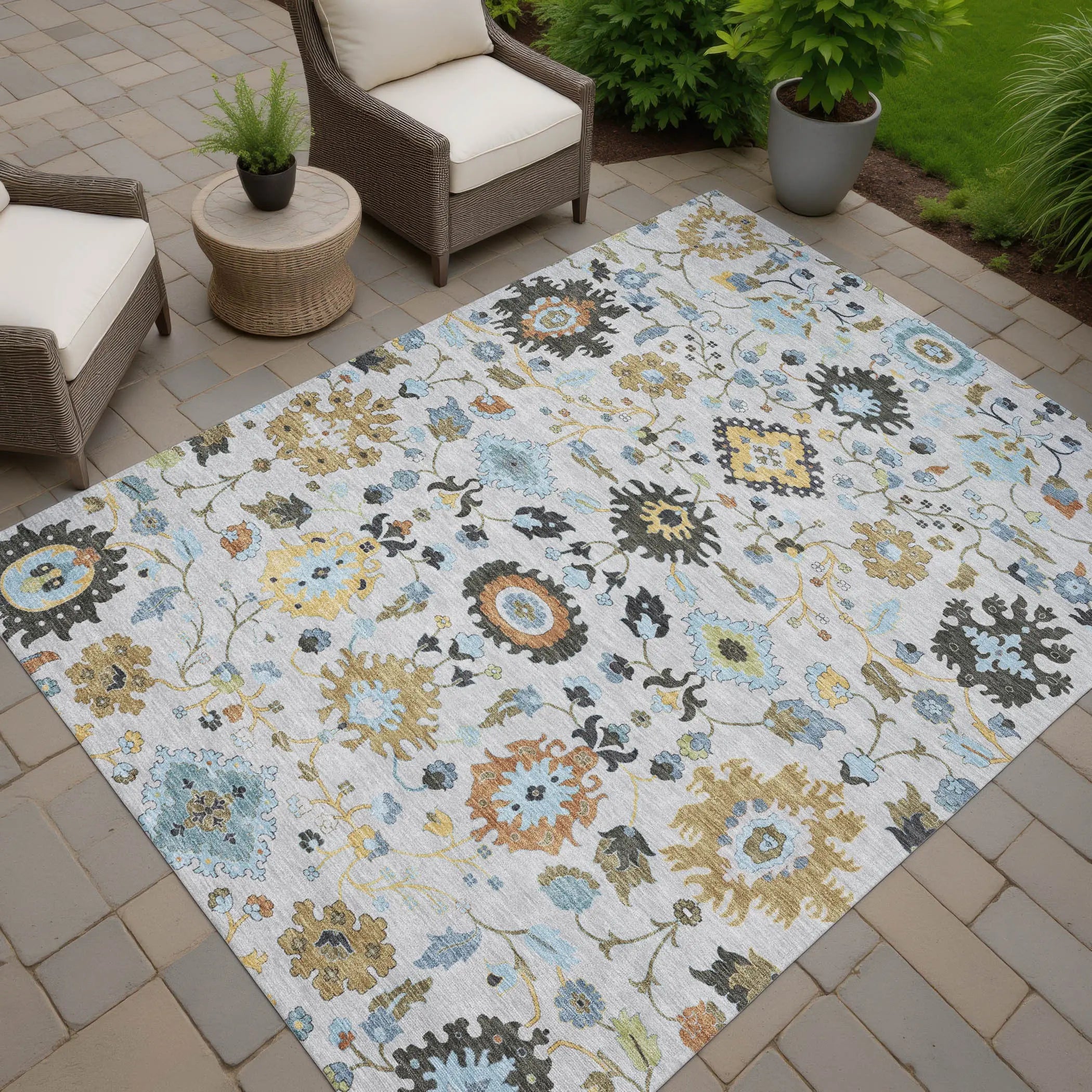 8' X 10' Silver And Charcoal Floral Medallion Washable Indoor Outdoor Area Rug Homeroots Outdoor