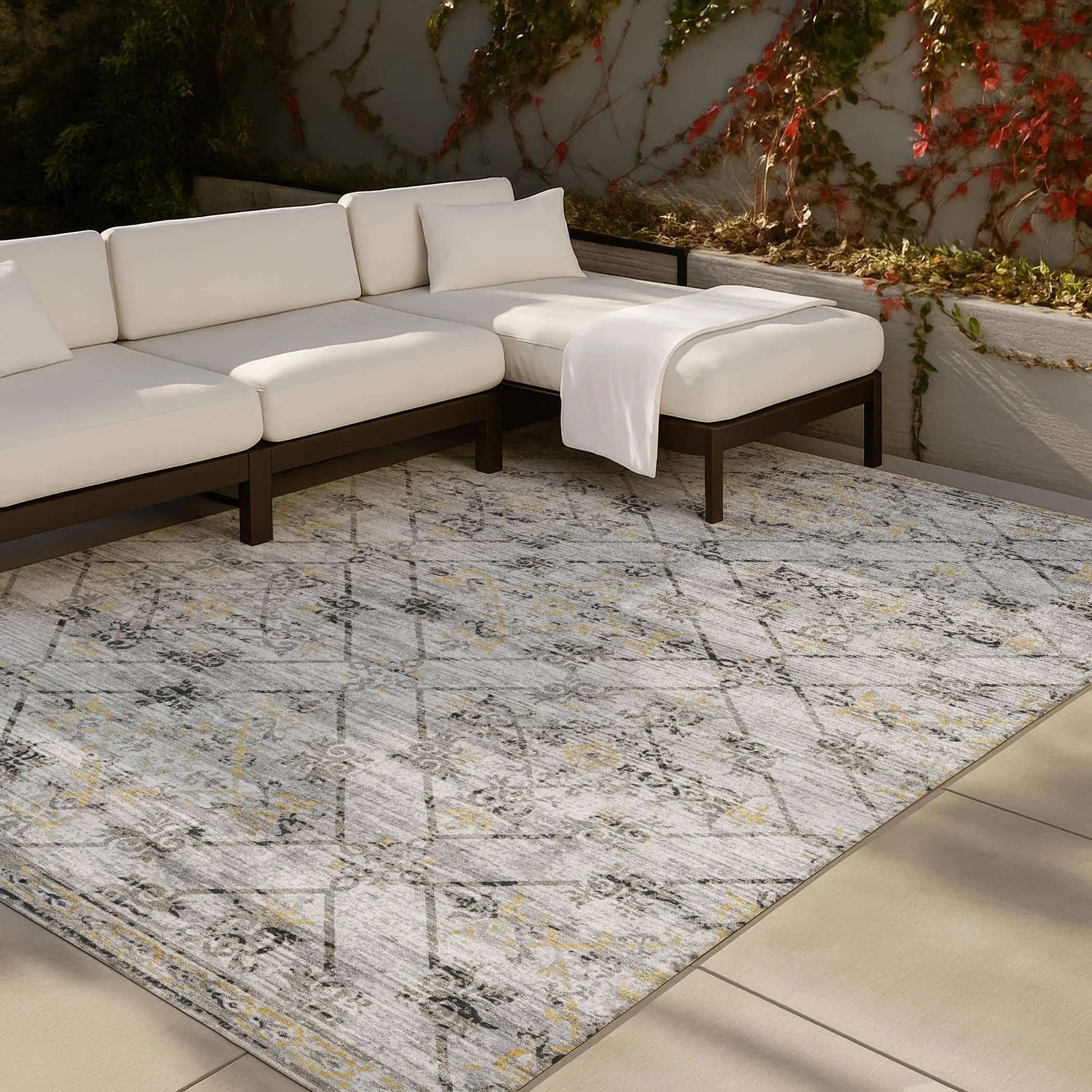 8' X 10' Silver And Ivory Geometric Washable Indoor Outdoor Area Rug Homeroots Outdoor