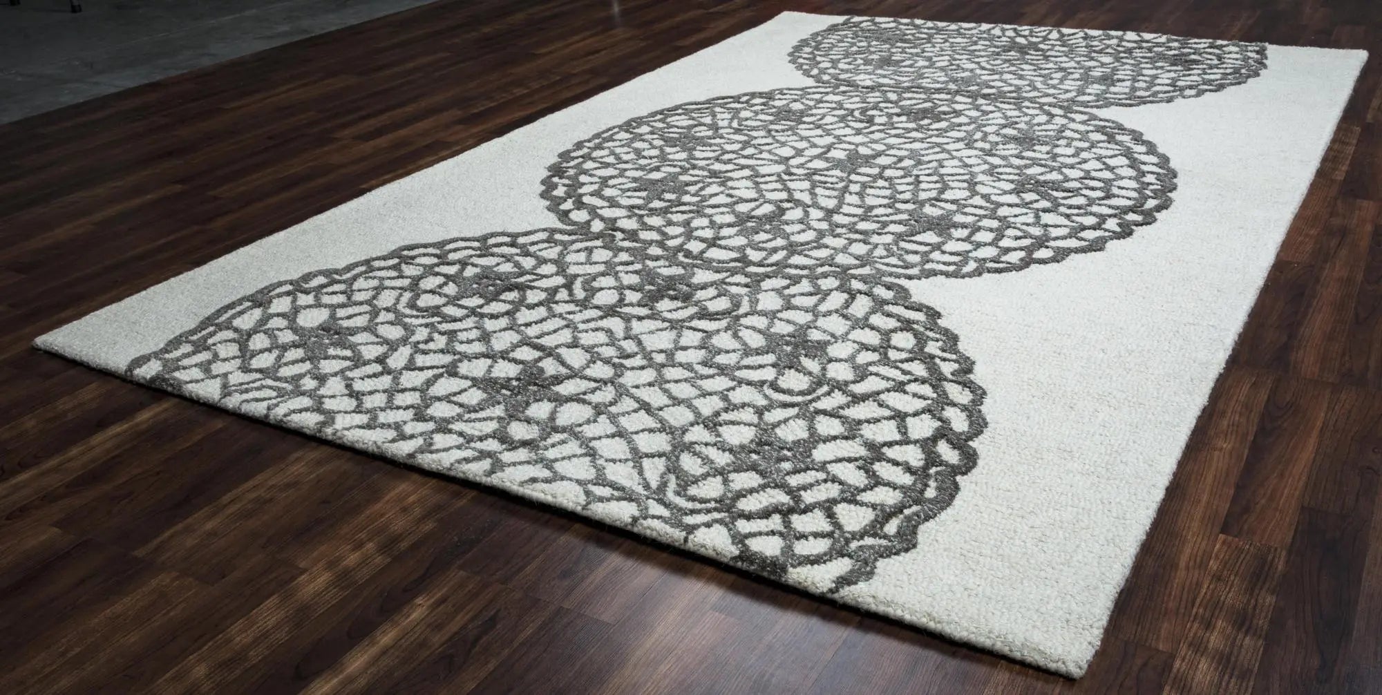 8' X 10' White And Ivory Wool Geometric Hand Tufted Area Rug Homeroots Home Decor