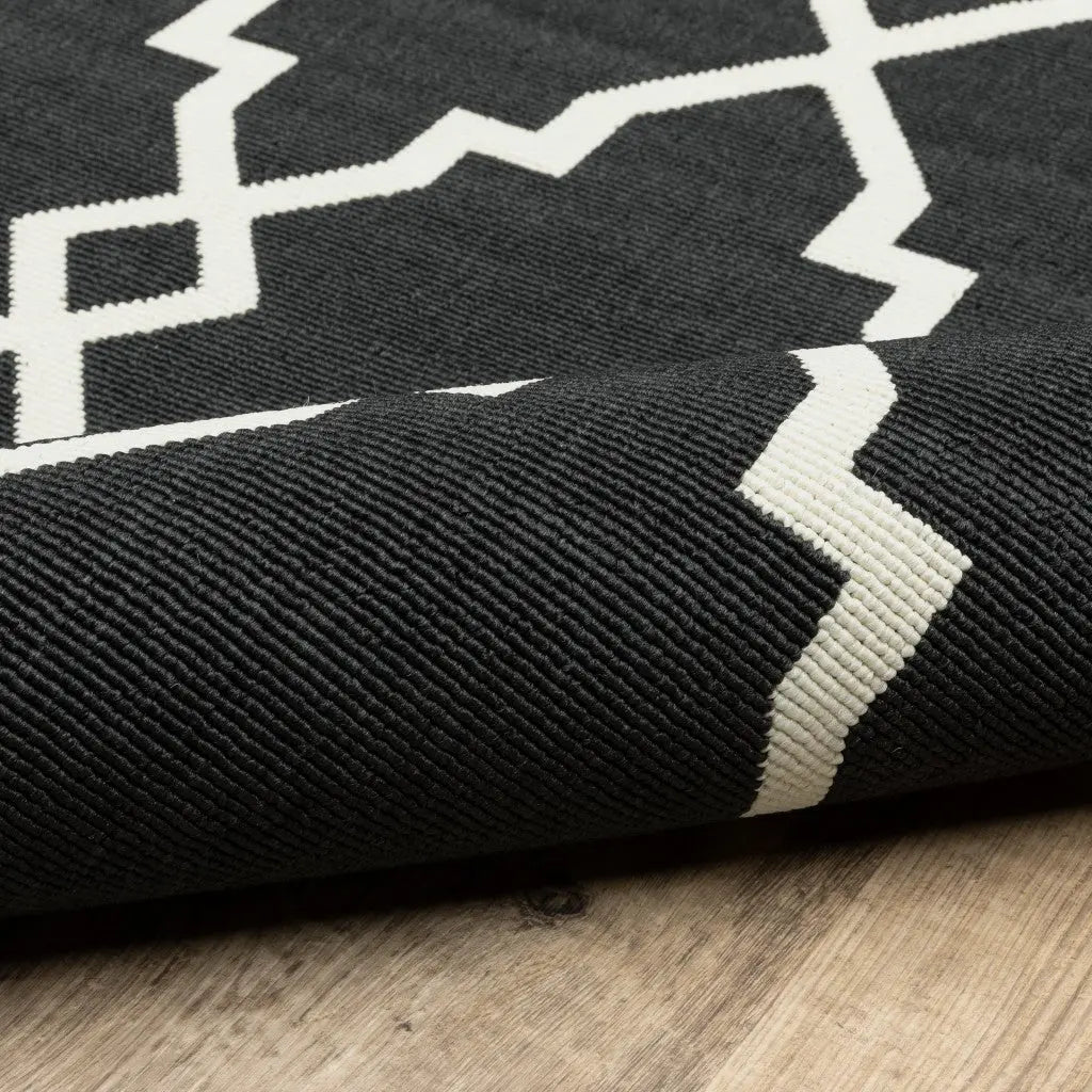 8' X 11' Black And Ivory Indoor Outdoor Area Rug Homeroots Outdoor