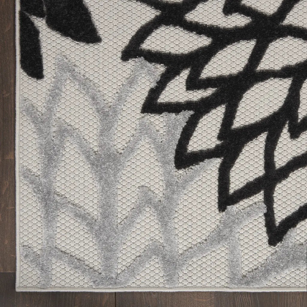 8' X 11' Black And White Floral Indoor Outdoor Area Rug Homeroots Outdoor