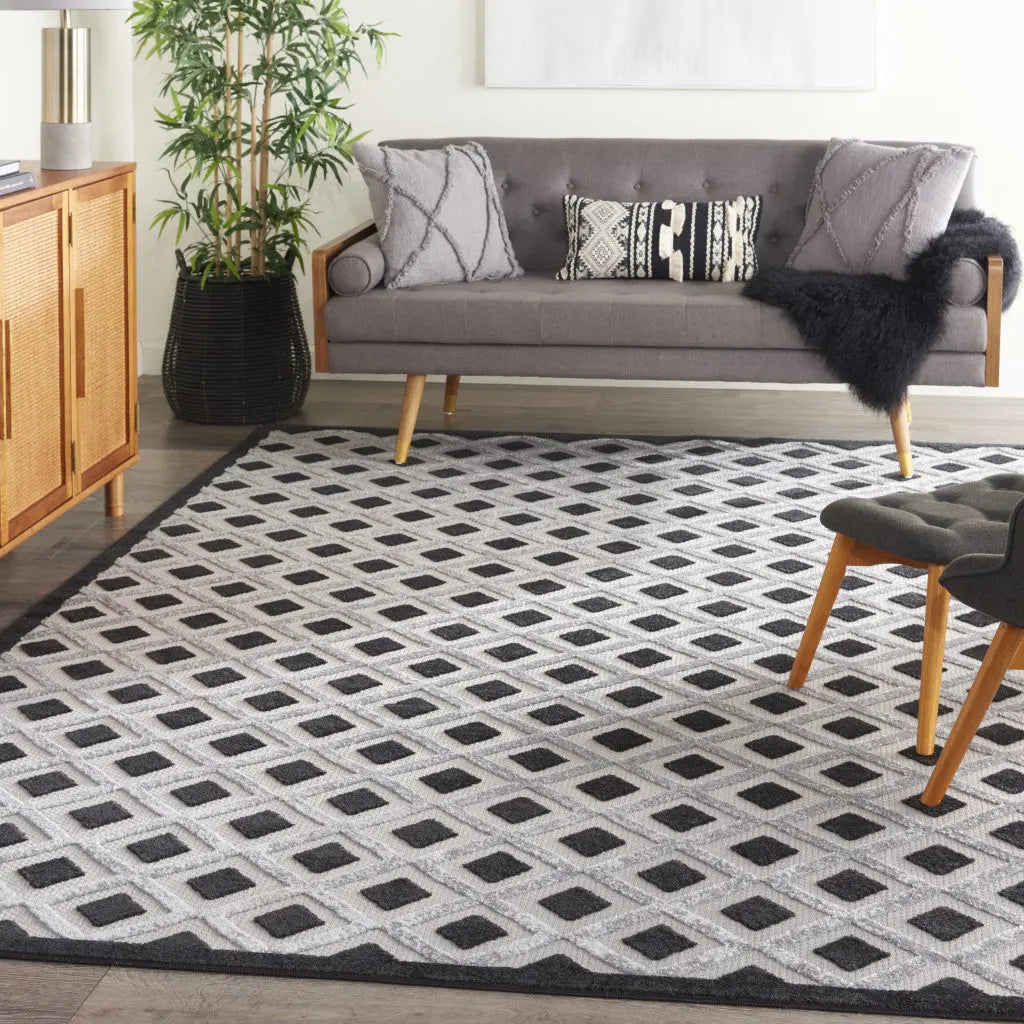 8' X 11' Black And White Geometric Indoor Outdoor Area Rug Homeroots Outdoor