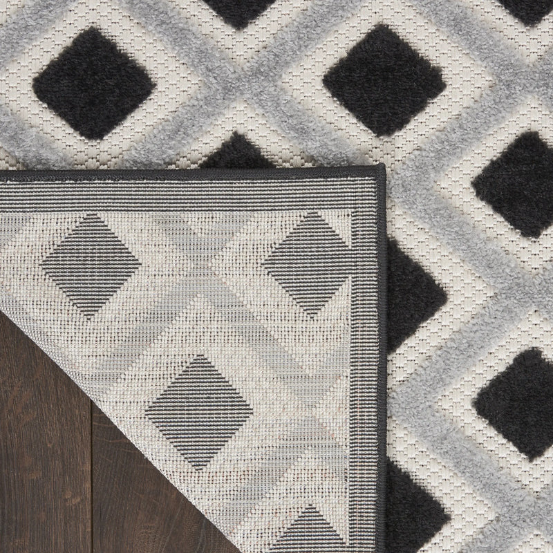 8' X 11' Black And White Geometric Indoor Outdoor Area Rug Homeroots Outdoor
