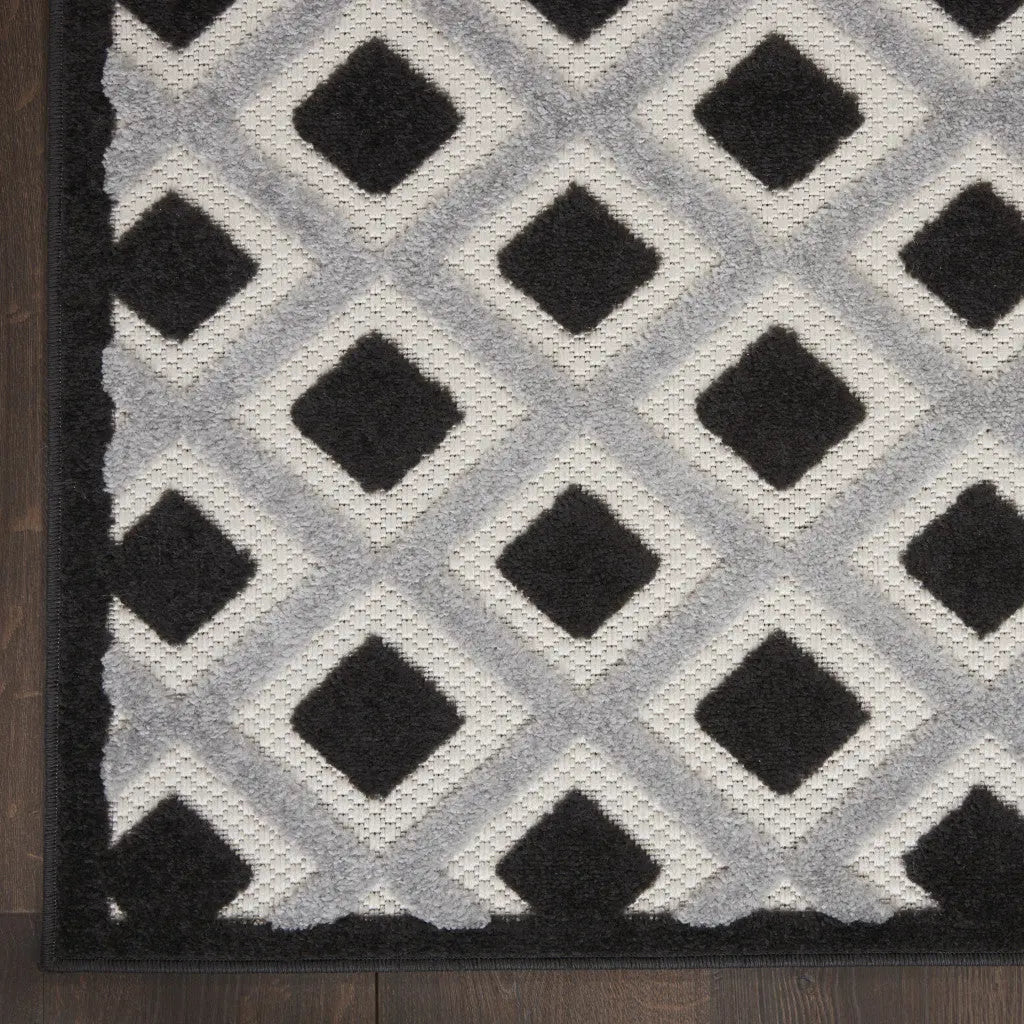8' X 11' Black And White Geometric Indoor Outdoor Area Rug Homeroots Outdoor