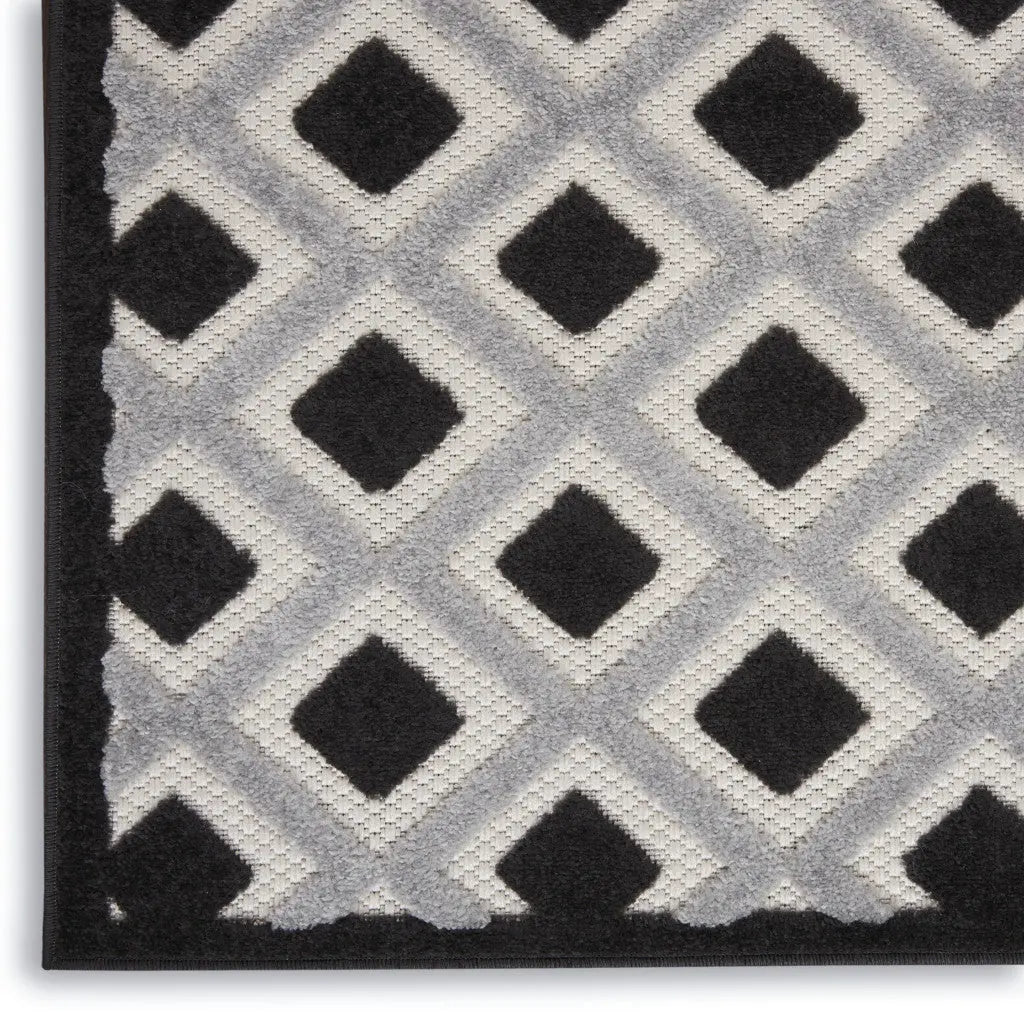 8' X 11' Black And White Geometric Indoor Outdoor Area Rug Homeroots Outdoor