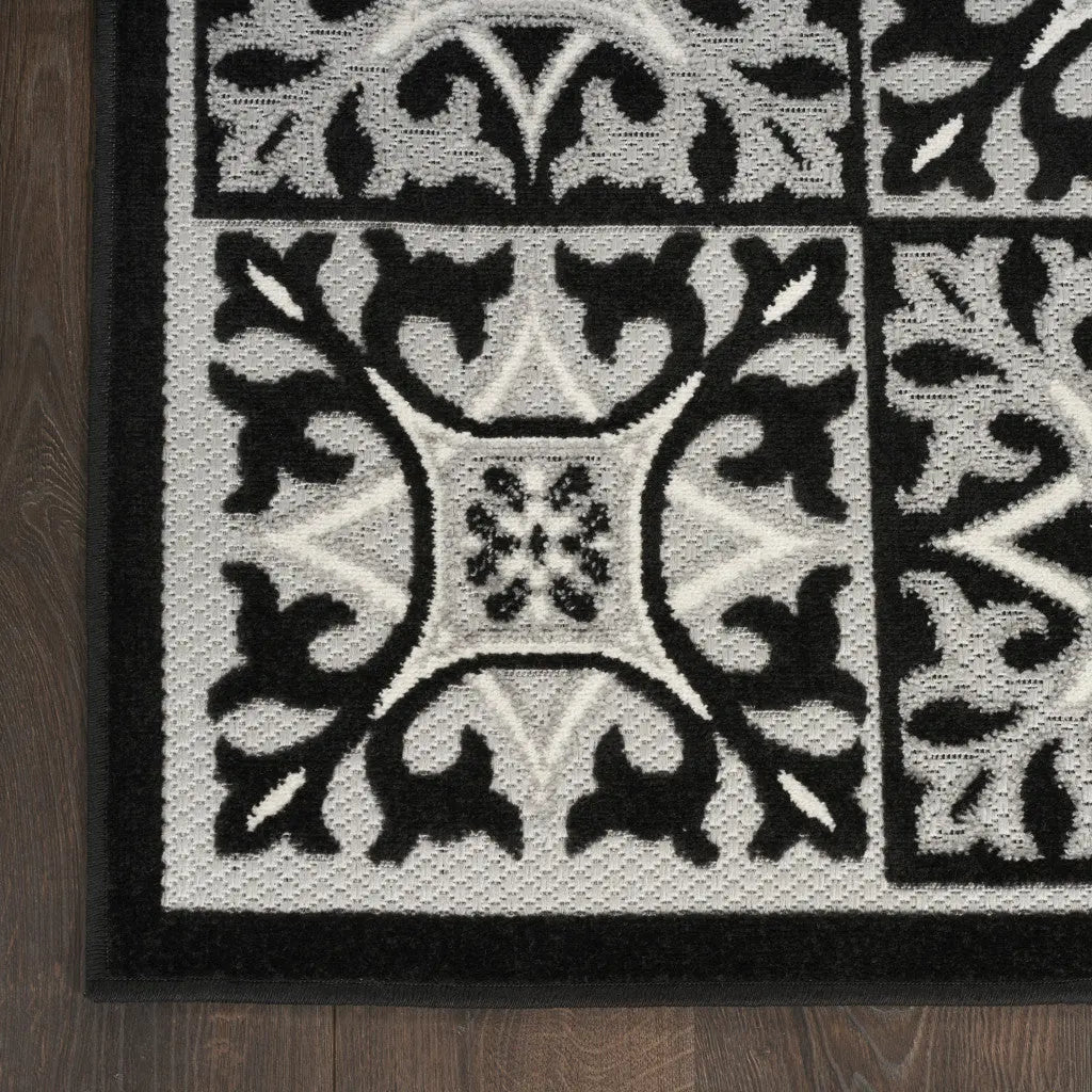 8' X 11' Black and White Geometric Non Skid Indoor Outdoor Area Rug Homeroots Outdoor