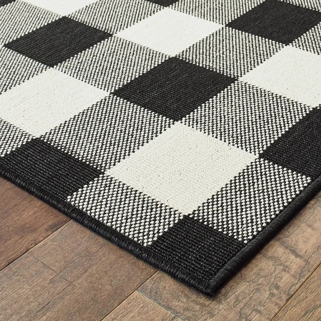 8' X 13' Black And Ivory Indoor Outdoor Area Rug Homeroots Outdoor