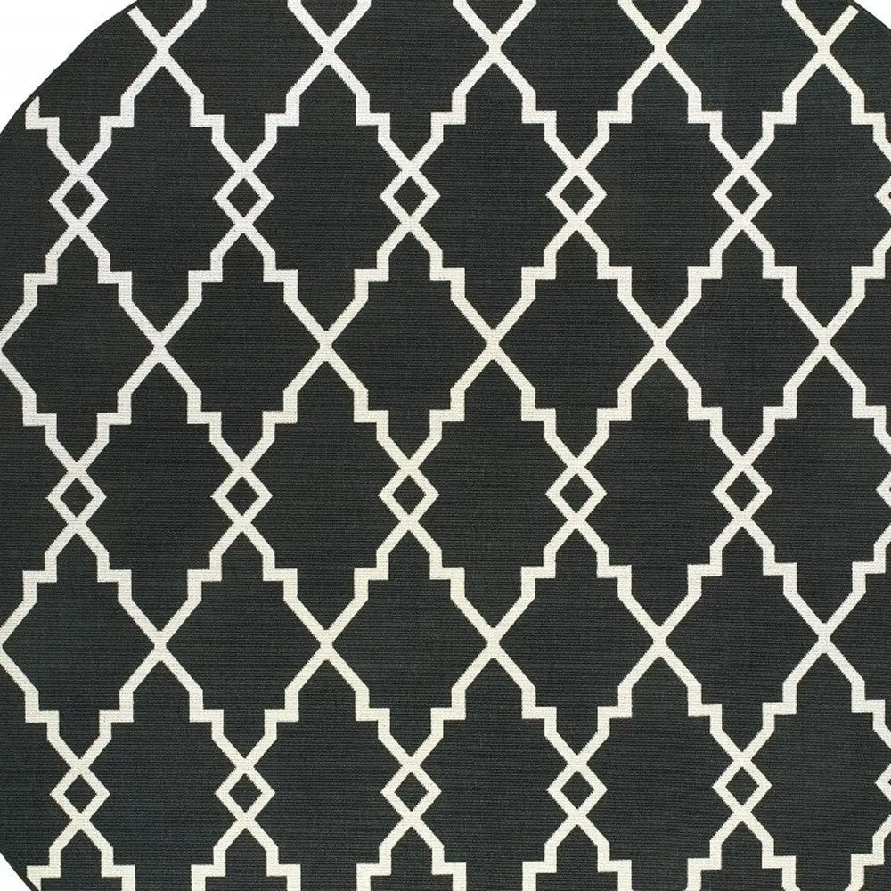 8' X 8' Black And Ivory Round Indoor Outdoor Area Rug Homeroots Outdoor