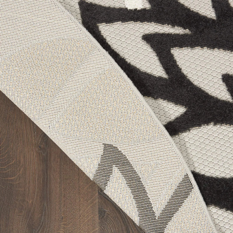8' X 8' Black And White Indoor Outdoor Area Rug - GreatEagleInc