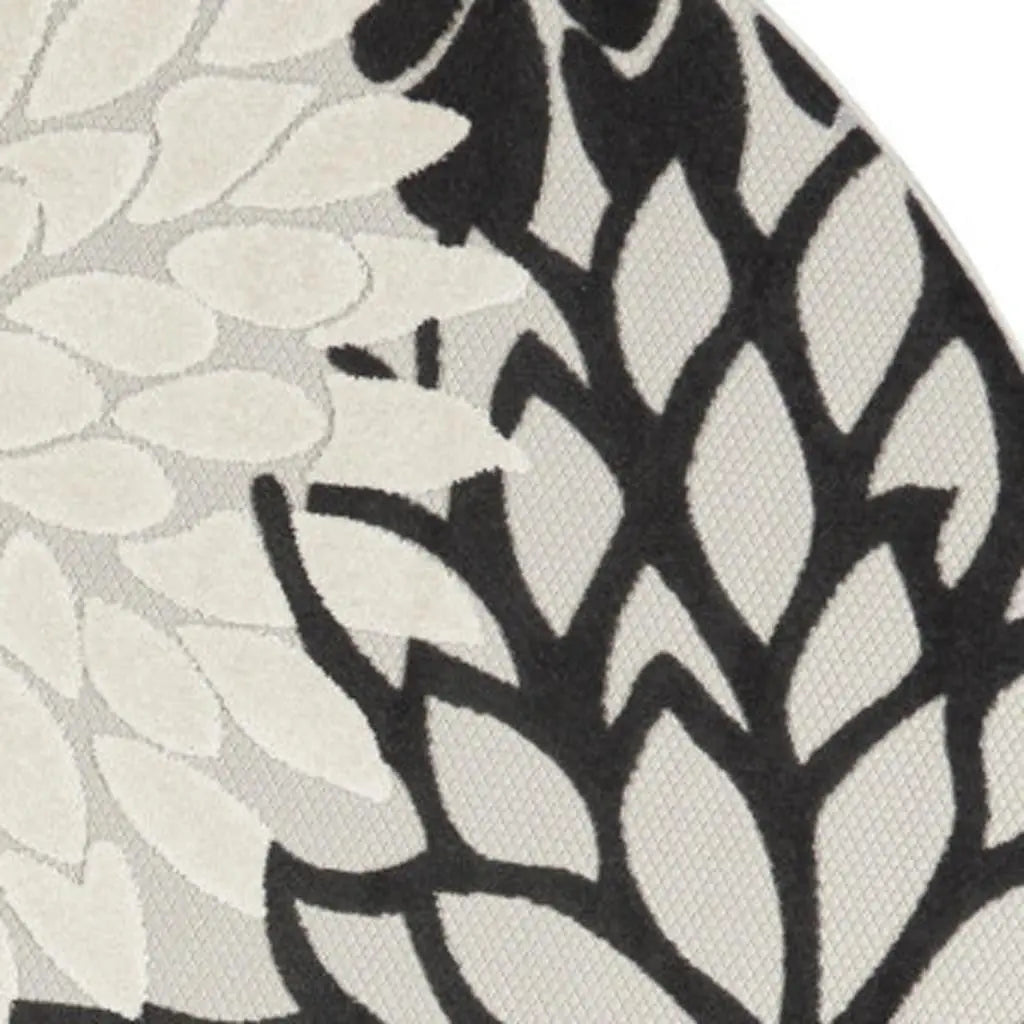 8' X 8' Black And White Indoor Outdoor Area Rug - GreatEagleInc