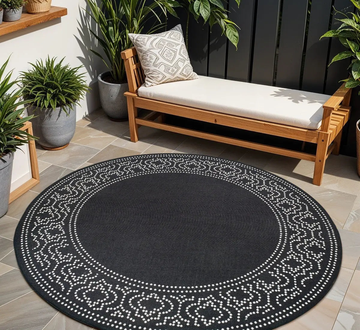 8' X 8' Black and Ivory Round Stain Resistant Indoor Outdoor Area Rug Homeroots Outdoor