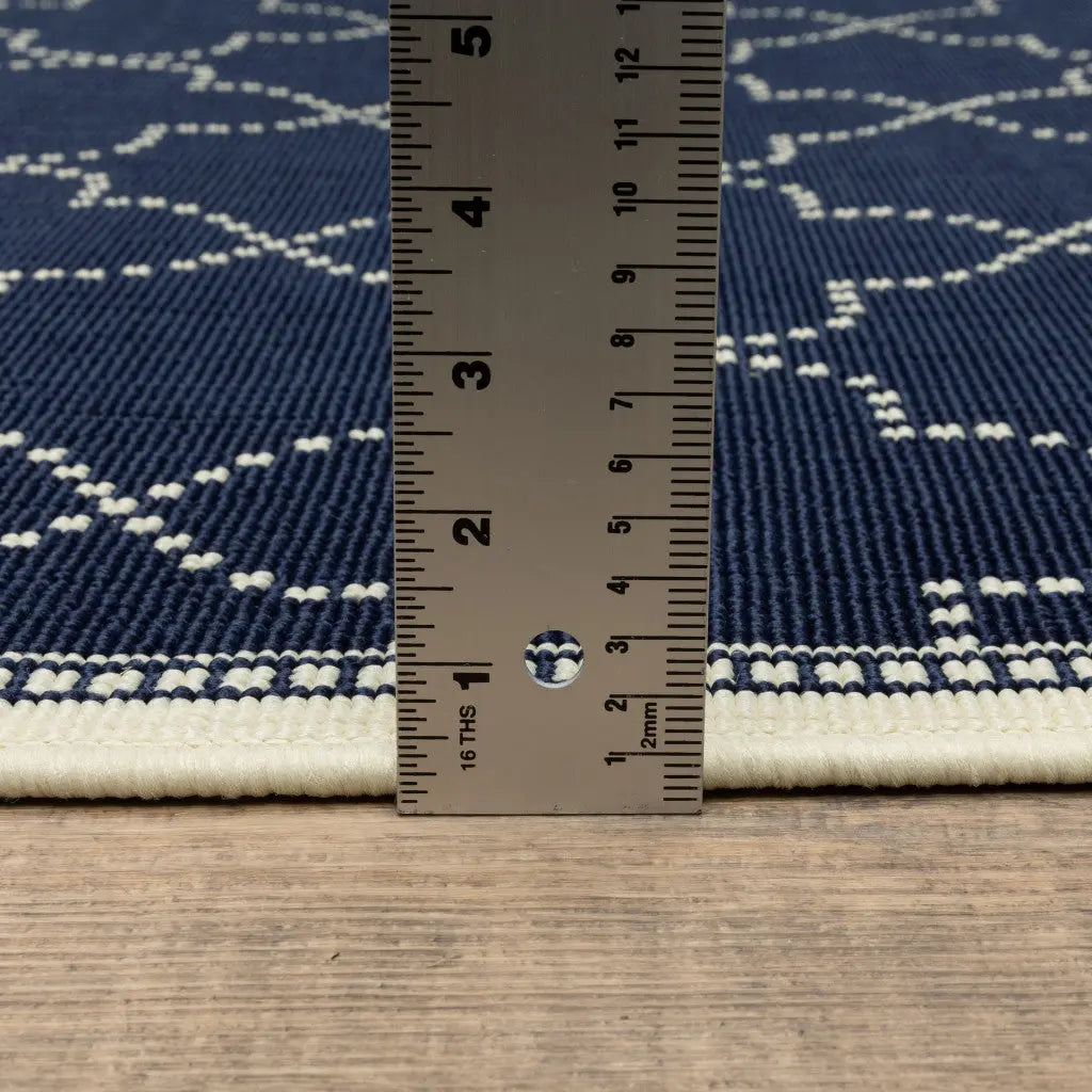 8' X 8' Blue and Ivory Round Geometric Stain Resistant Indoor Outdoor Area Rug Homeroots Outdoor