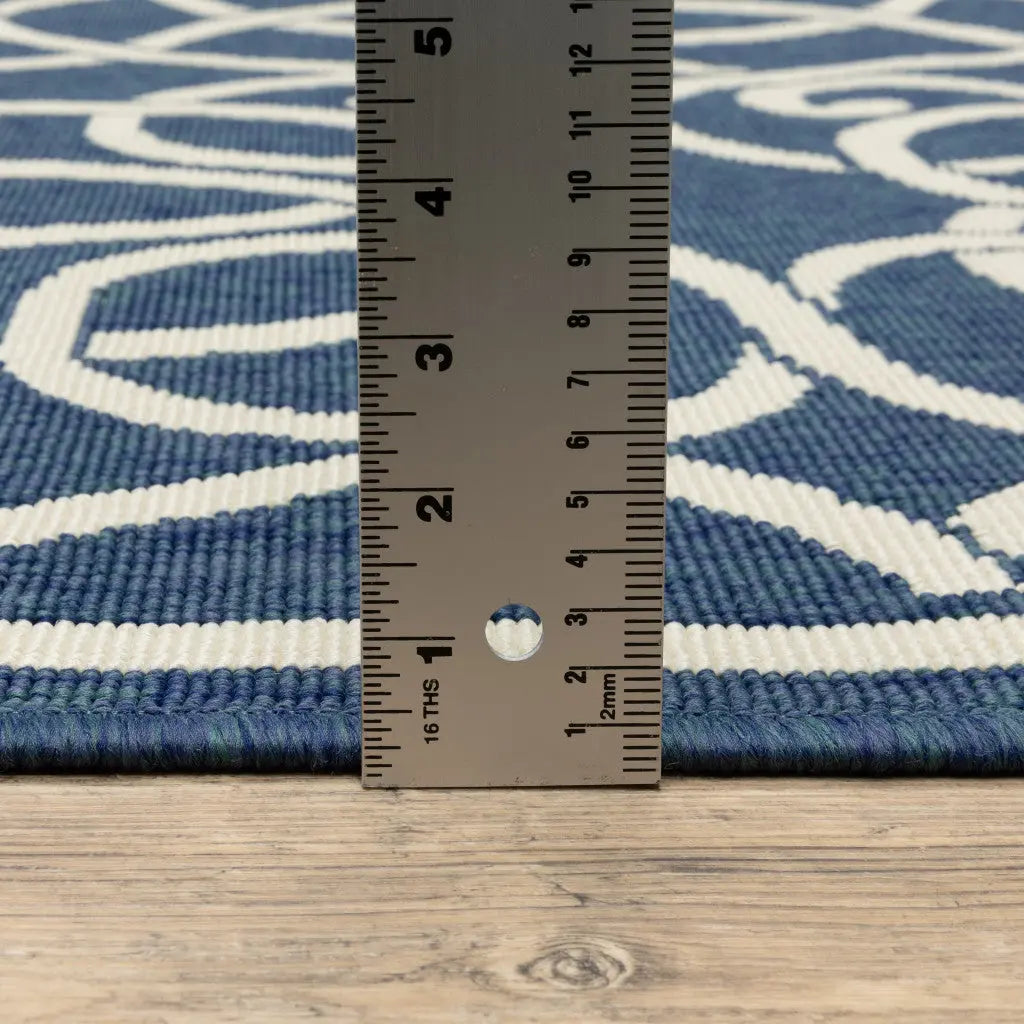 8' X 8' Blue and Ivory Round Geometric Stain Resistant Indoor Outdoor Area Rug Homeroots Outdoor