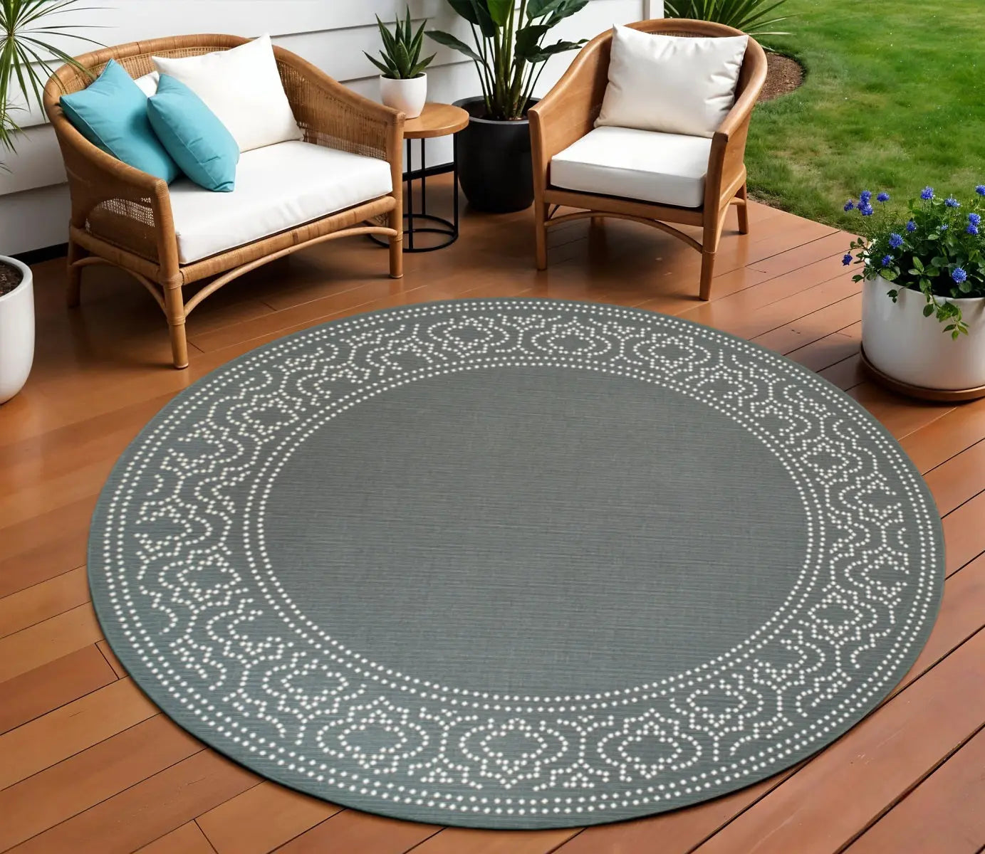 8' X 8' Gray and Ivory Round Stain Resistant Indoor Outdoor Area Rug Homeroots Outdoor