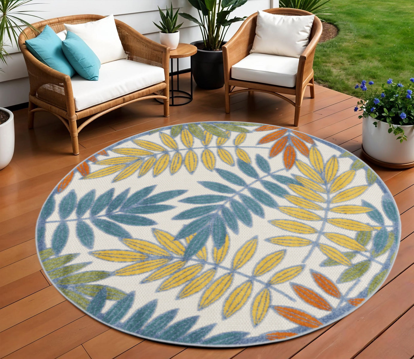 8' X 8' Ivory And Blue Round Indoor Outdoor Area Rug - GreatEagleInc