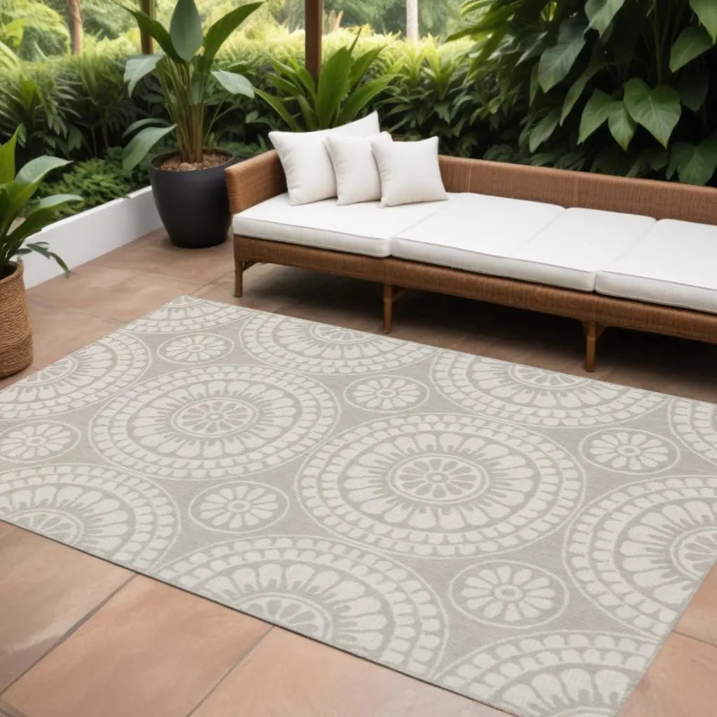 8' x 10' Gray and Ivory Geometric Stain Resistant Indoor Outdoor Area Rug Homeroots Outdoor
