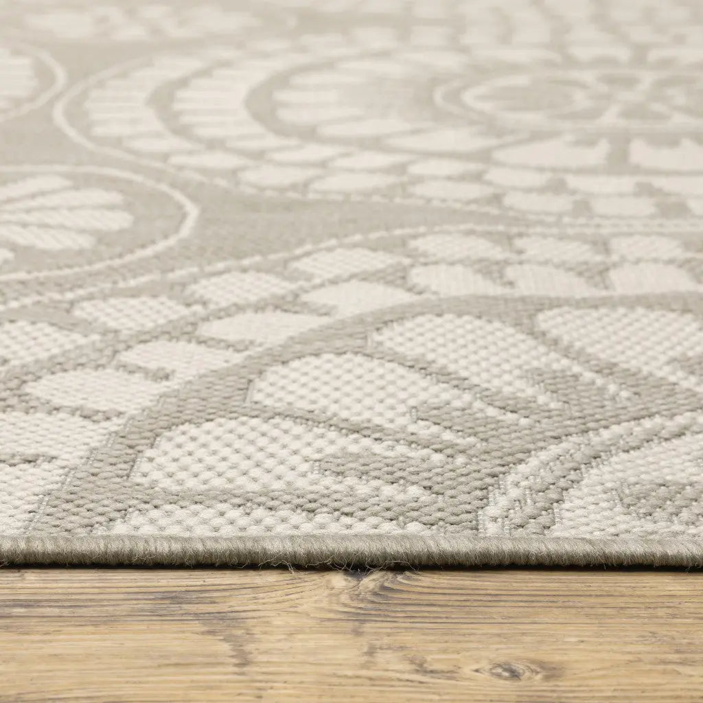 8' x 10' Gray and Ivory Geometric Stain Resistant Indoor Outdoor Area Rug Homeroots Outdoor