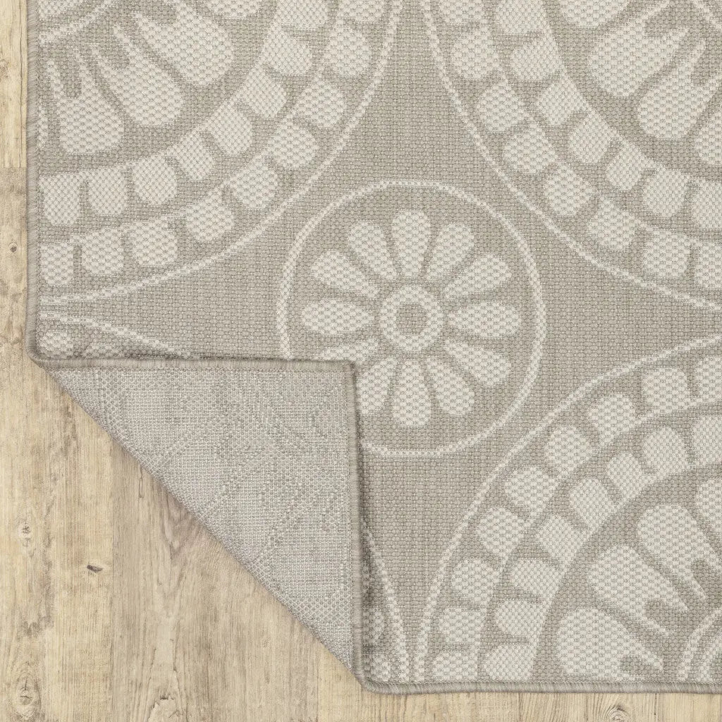 8' x 10' Gray and Ivory Geometric Stain Resistant Indoor Outdoor Area Rug Homeroots Outdoor