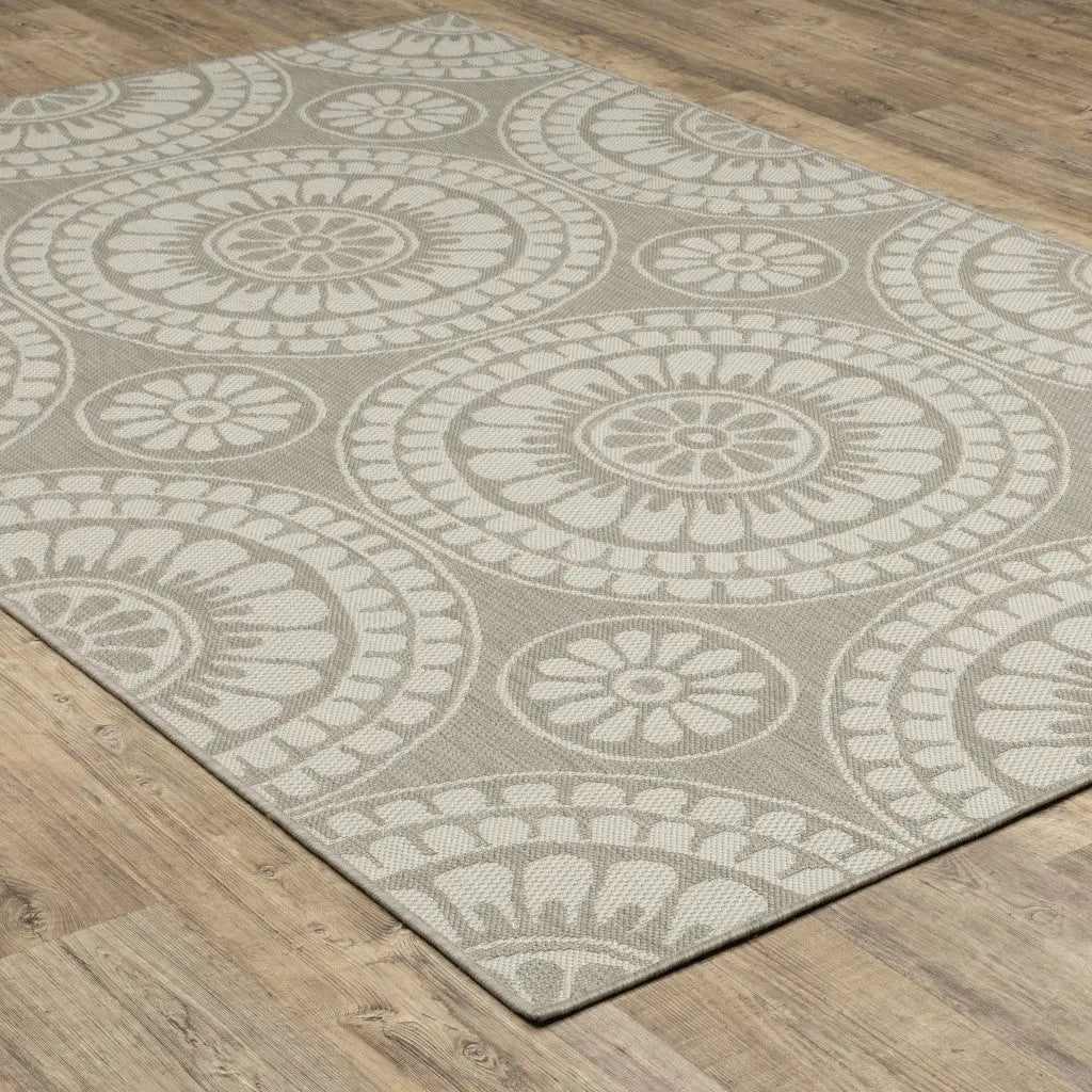 8' x 10' Gray and Ivory Geometric Stain Resistant Indoor Outdoor Area Rug Homeroots Outdoor
