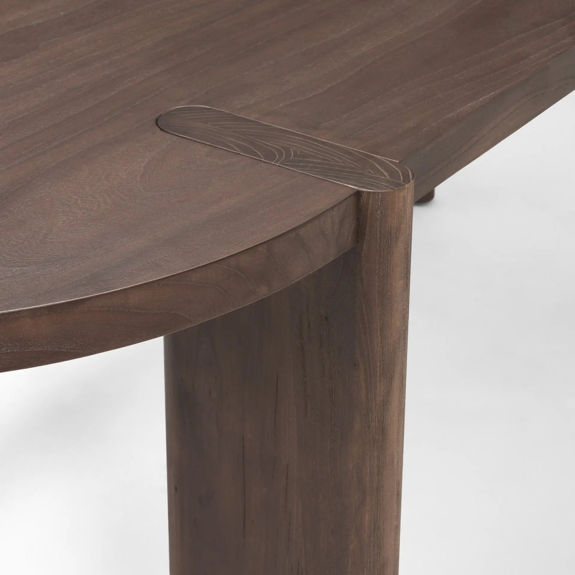 91" Brown Solid Wood Oval Dining Table Homeroots Kitchen & Dining