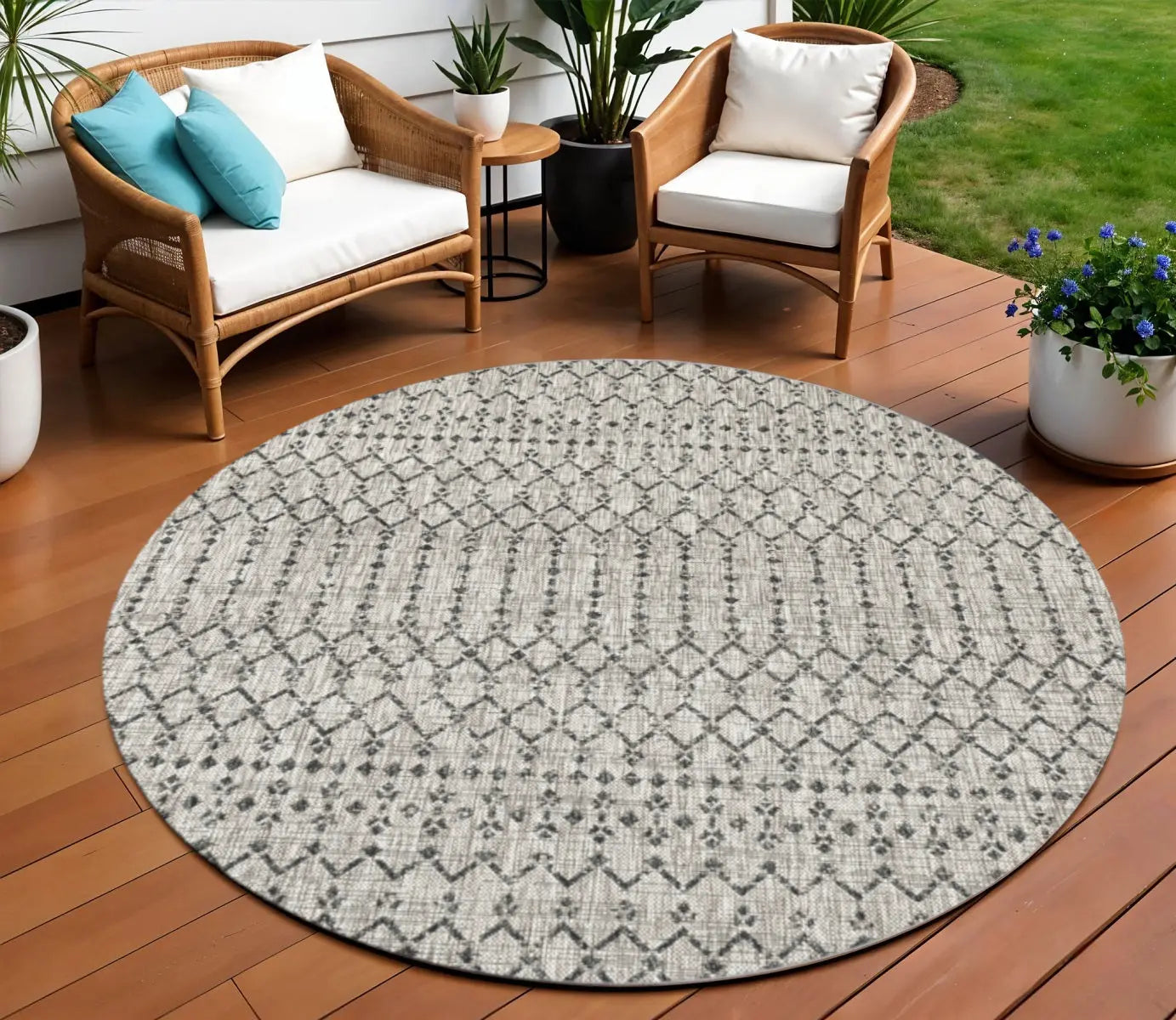 9' Light Gray And Black Round Trellis Indoor Outdoor Area Rug Homeroots Outdoor